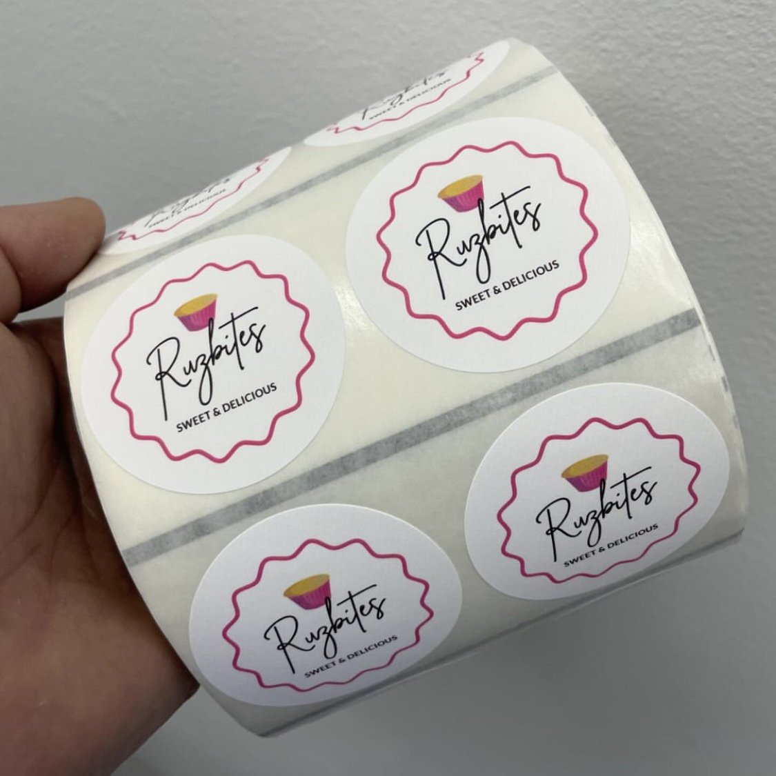 Custom Printed Logo Waterproof Vinyl UV Protection Cartoon Custom Die Cut Paper Sticker