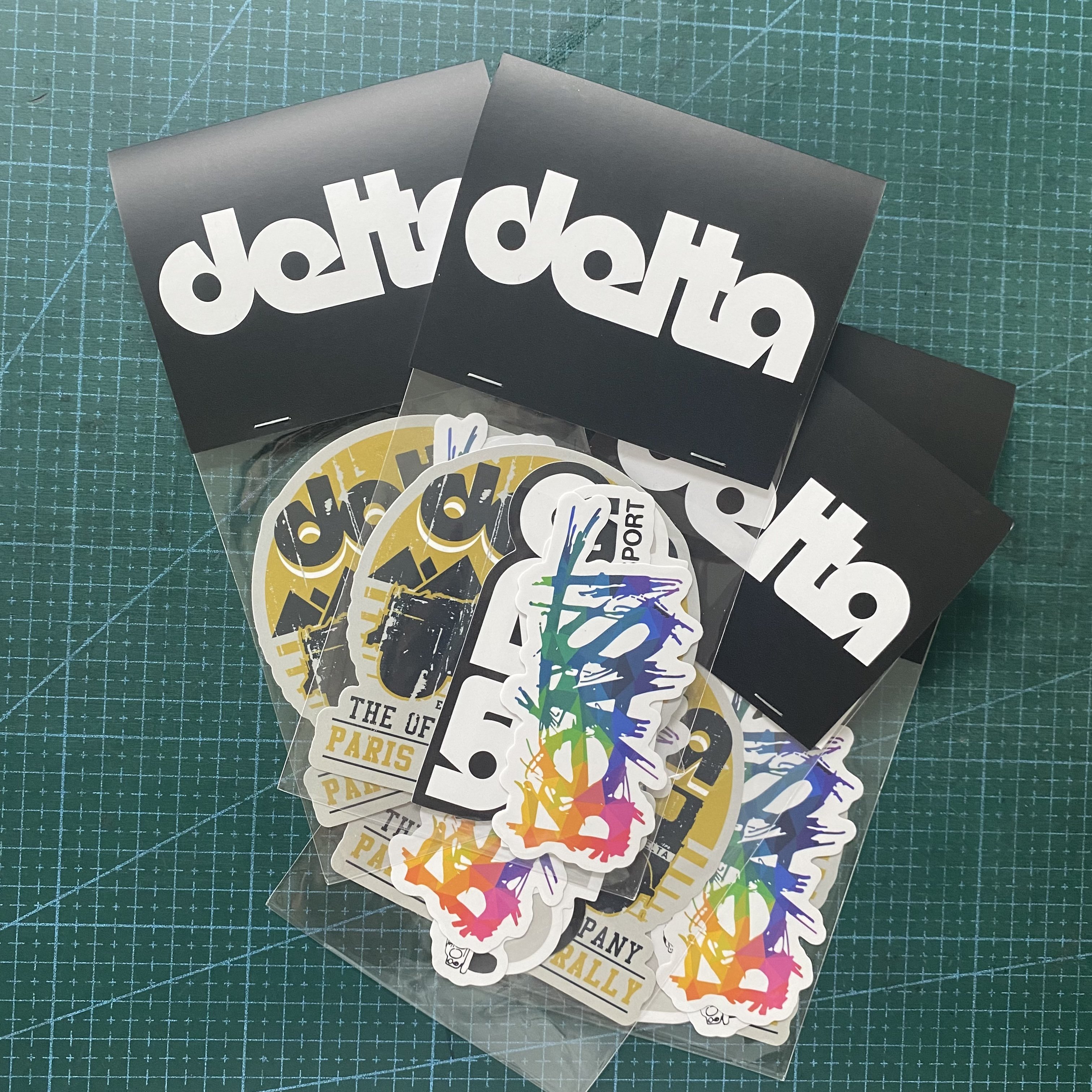 Custom Logo Sticker Packaging Labels Adhesive Waterproof Die Cut Cartoon Vinyl PVC Stickers Pack
