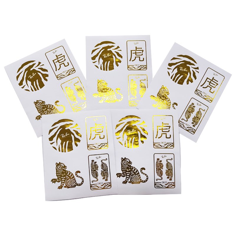 Custom Printed Waterproof Vinyl Kiss-Cut Sticker look Cute Adhesive Paper Carton Label Candle Packaging Designs Glossy matte