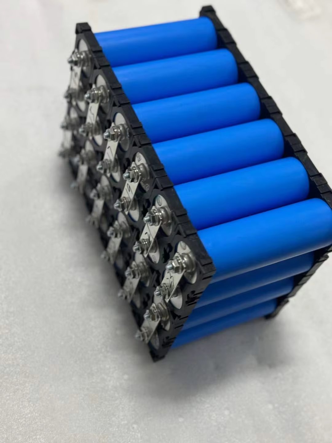GEB Wholesale High Discharge C40 40135 3.2V 20Ah Lifepo4 Cylindrical Cells Power Storage Electric Vehicle Battery with accessory