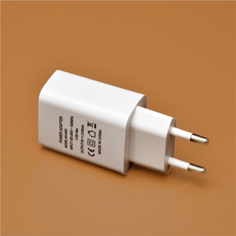 European CE Certified 5V/2A Fast Charging USB Head Mobile Phone Charger with Overvoltage Protection Wholesale Earphone Accessory