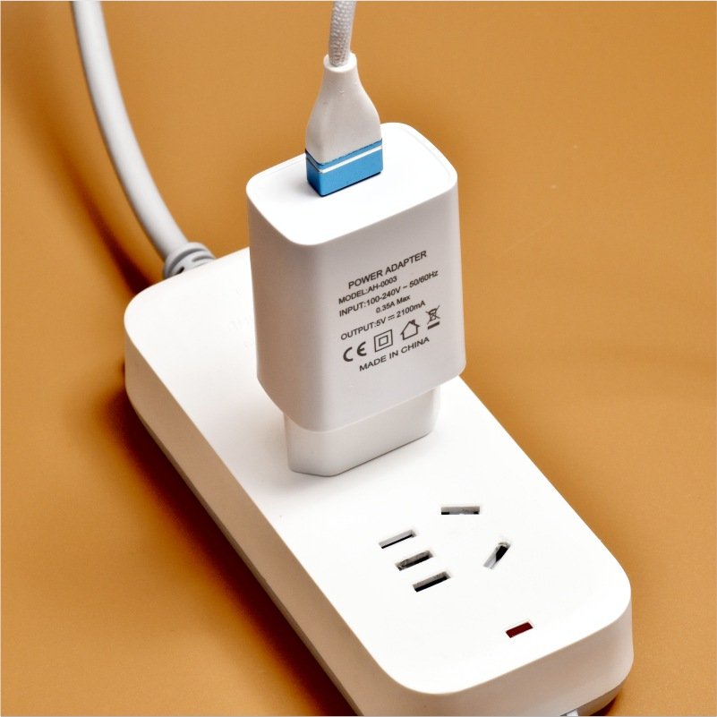 European CE Certified 5V/2A Fast Charging USB Head Mobile Phone Charger with Overvoltage Protection Wholesale Earphone Accessory