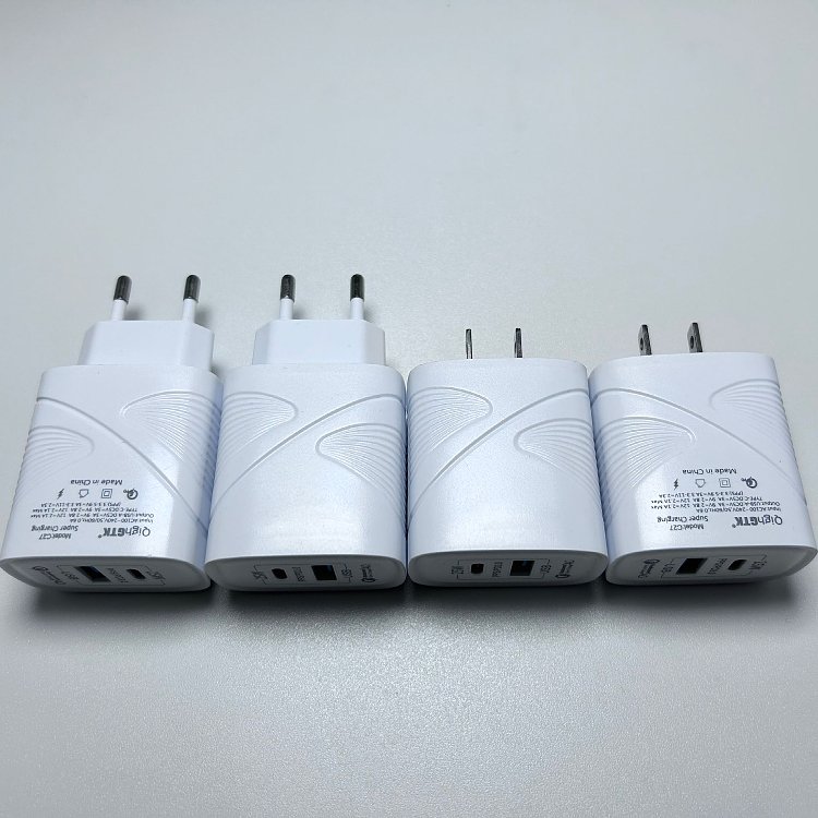 Mobile Phones 25W Charger Dual Port Wall Charger US EU Compatible Type-C USB-A Fast Charging Portable Phone Charger Travel
