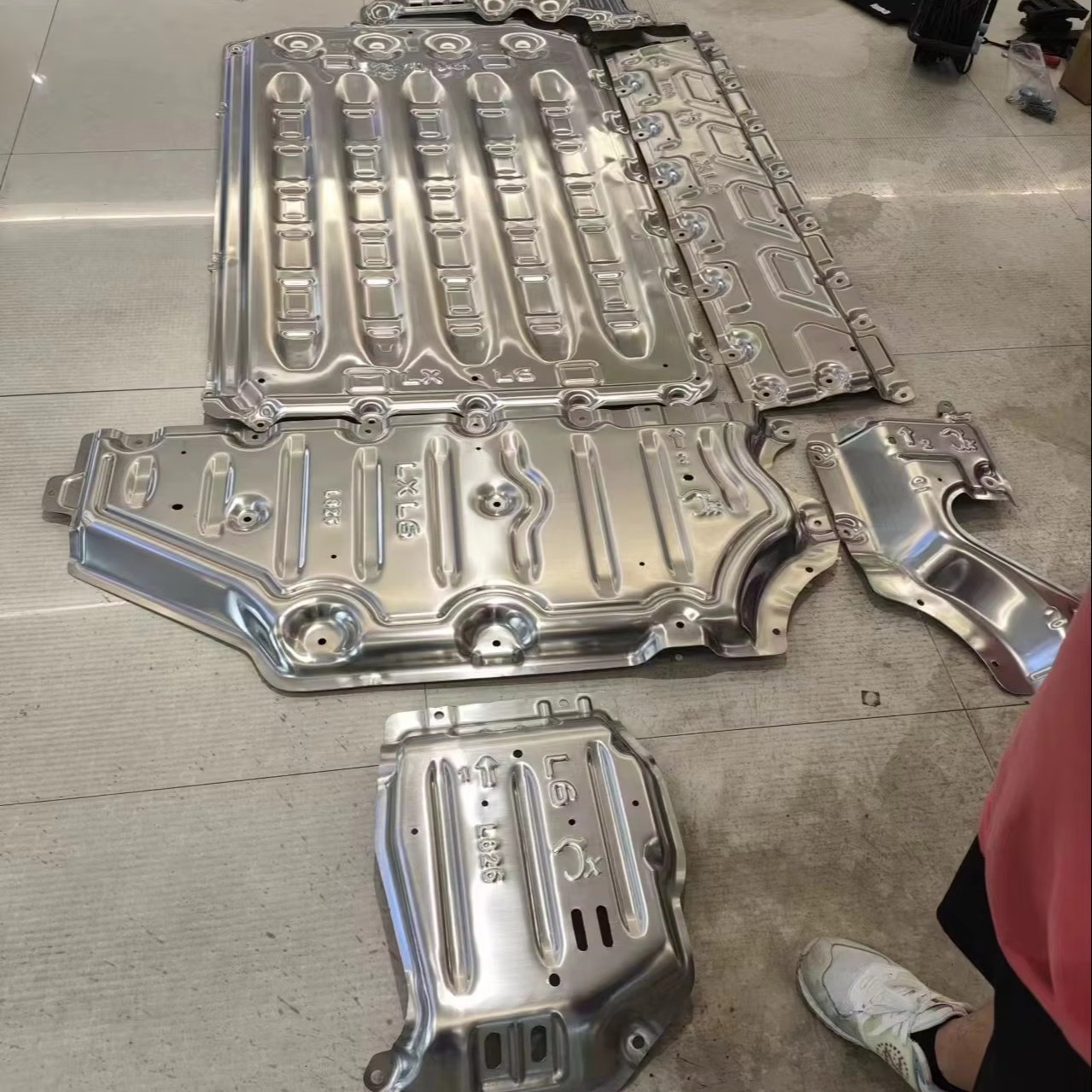 Auto Parts Accessories for lixiang l6 Junxi Steel/Aluminum Engine Cover One Pc Underbody Protection Skid Plates for L6/7/L8/9