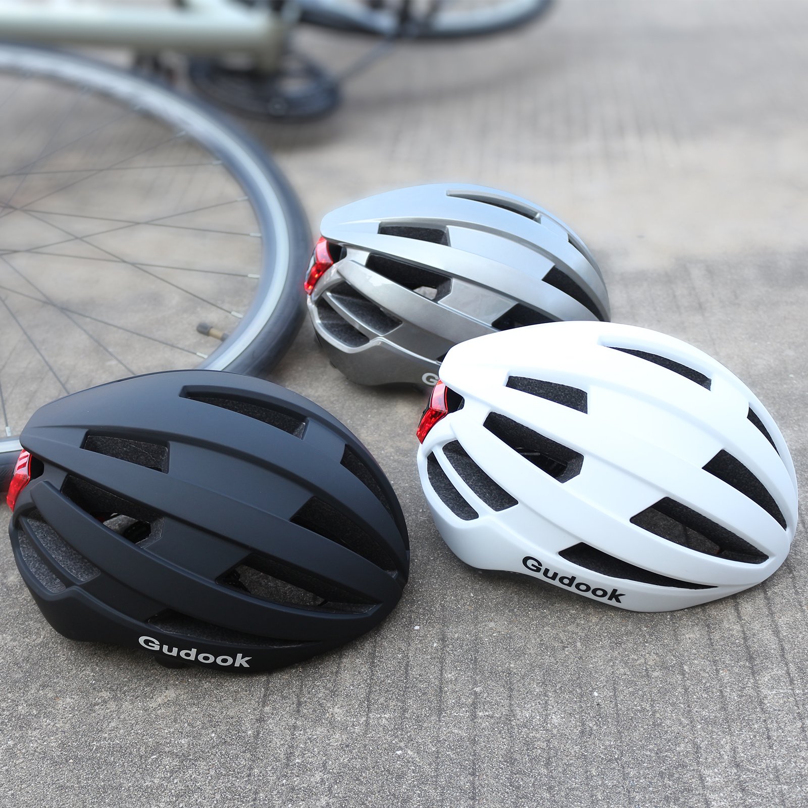 New Arrival Built-in Rear light Rechargeable battery LED light Bike Helmet for Scooter Bicycle Accessories