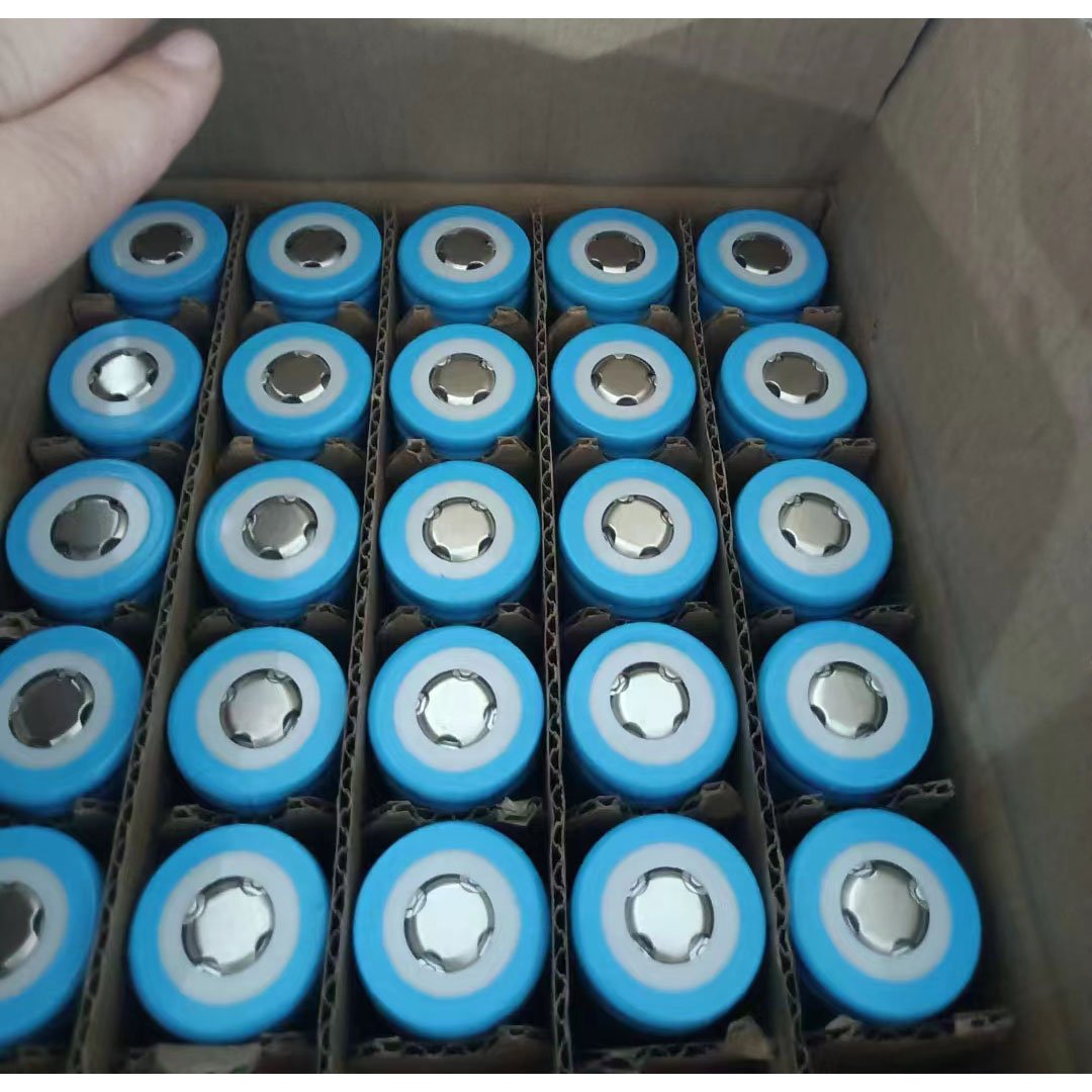 32650 3.2V 32700 5900mAh 6000mAh LiFePO4 Battery Max 18A Discharge 12V Lifepo4 Rechargeable Batteries for EV Solar RV Backu