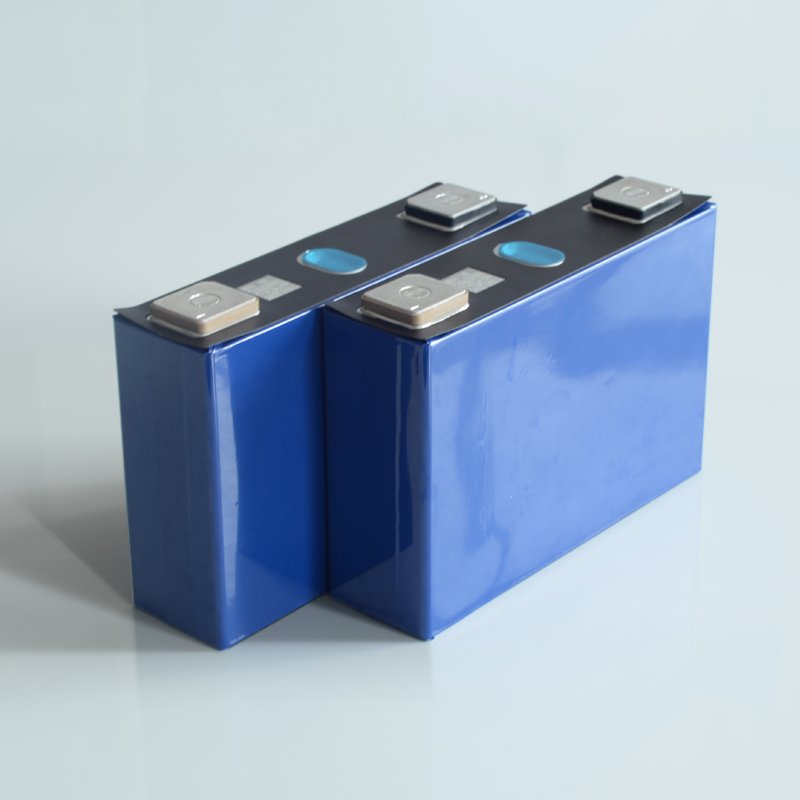 Factory hot sale 3.2v battery square li-ion battery with bus bar bolt deep cycle li-ion battery