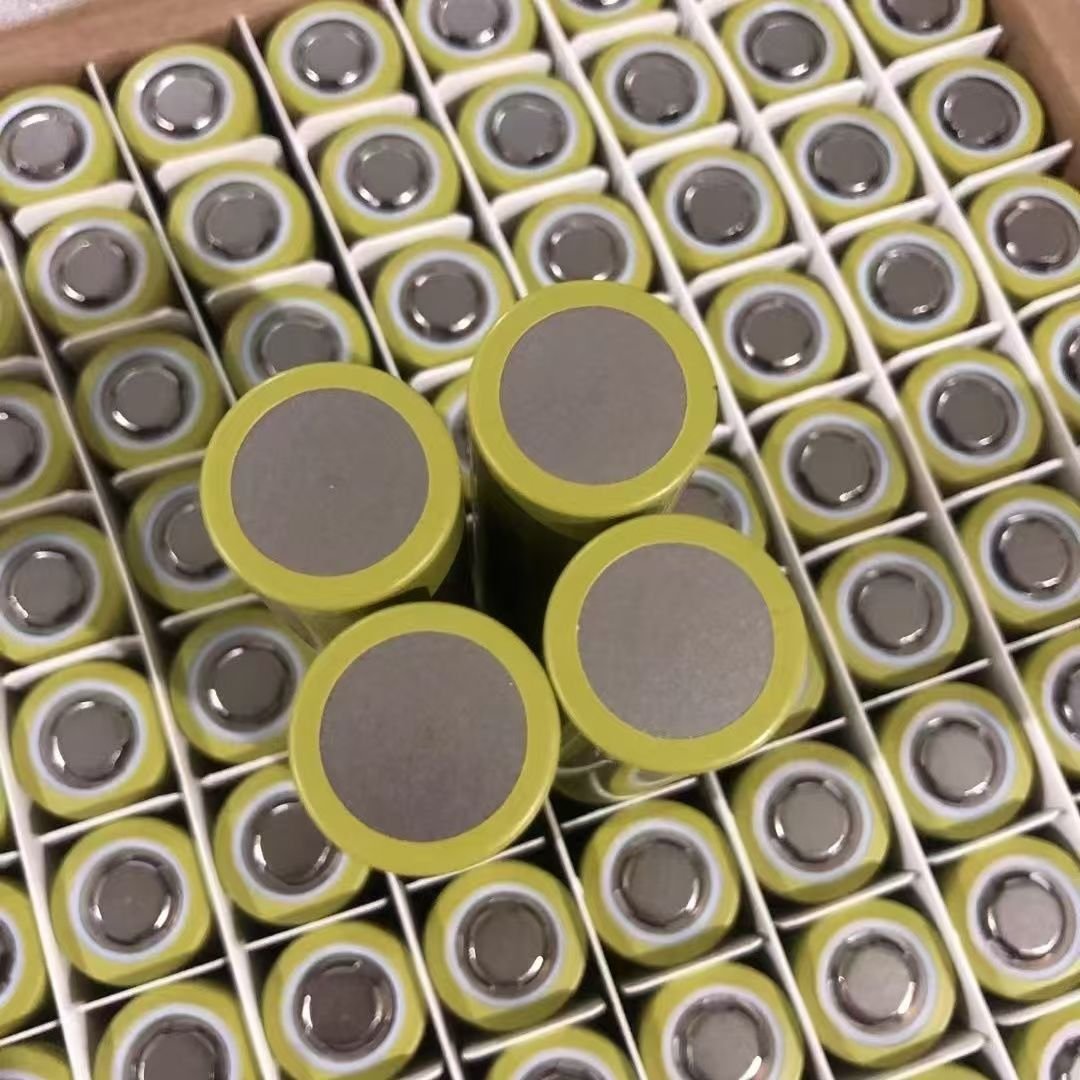 Available New 21700 cells D megc A-grade 21700 lithium battery 5000mah 3C 15A cylindrical 21700 lithium ion cell for power tools