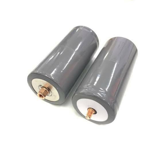 3.2V 32650 32700 LifePO4 Rechargeable Threaded Head Battery Cells 6000mAh Storage Capacity Solar Applications 6V Discharge Rate