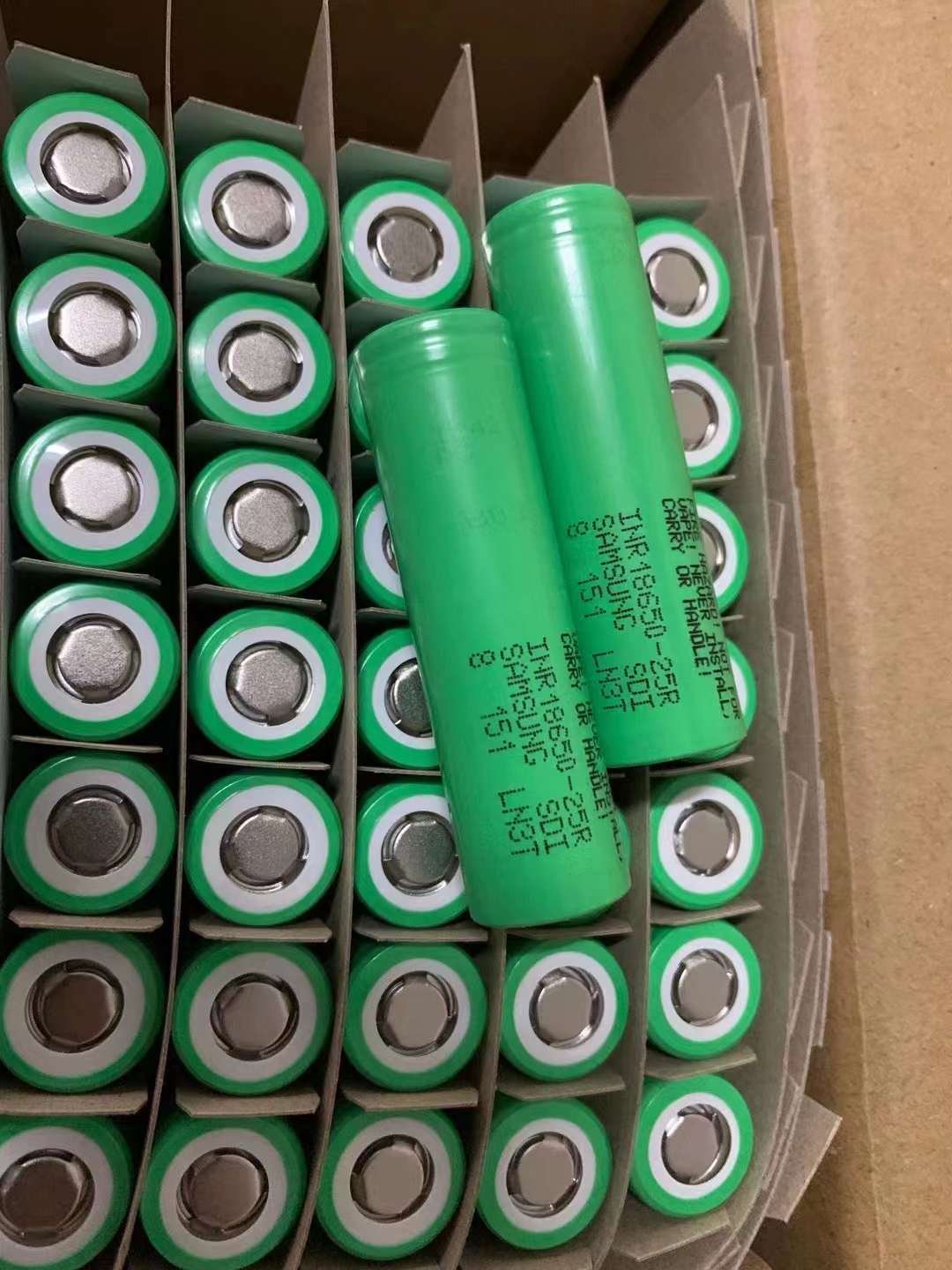 100% Authentic Green SAM INR18650 25R 25RM 3.7V 2500mAh 20A Discharge For SAMSUN G 18650 25R/25RM Made in Malaysia