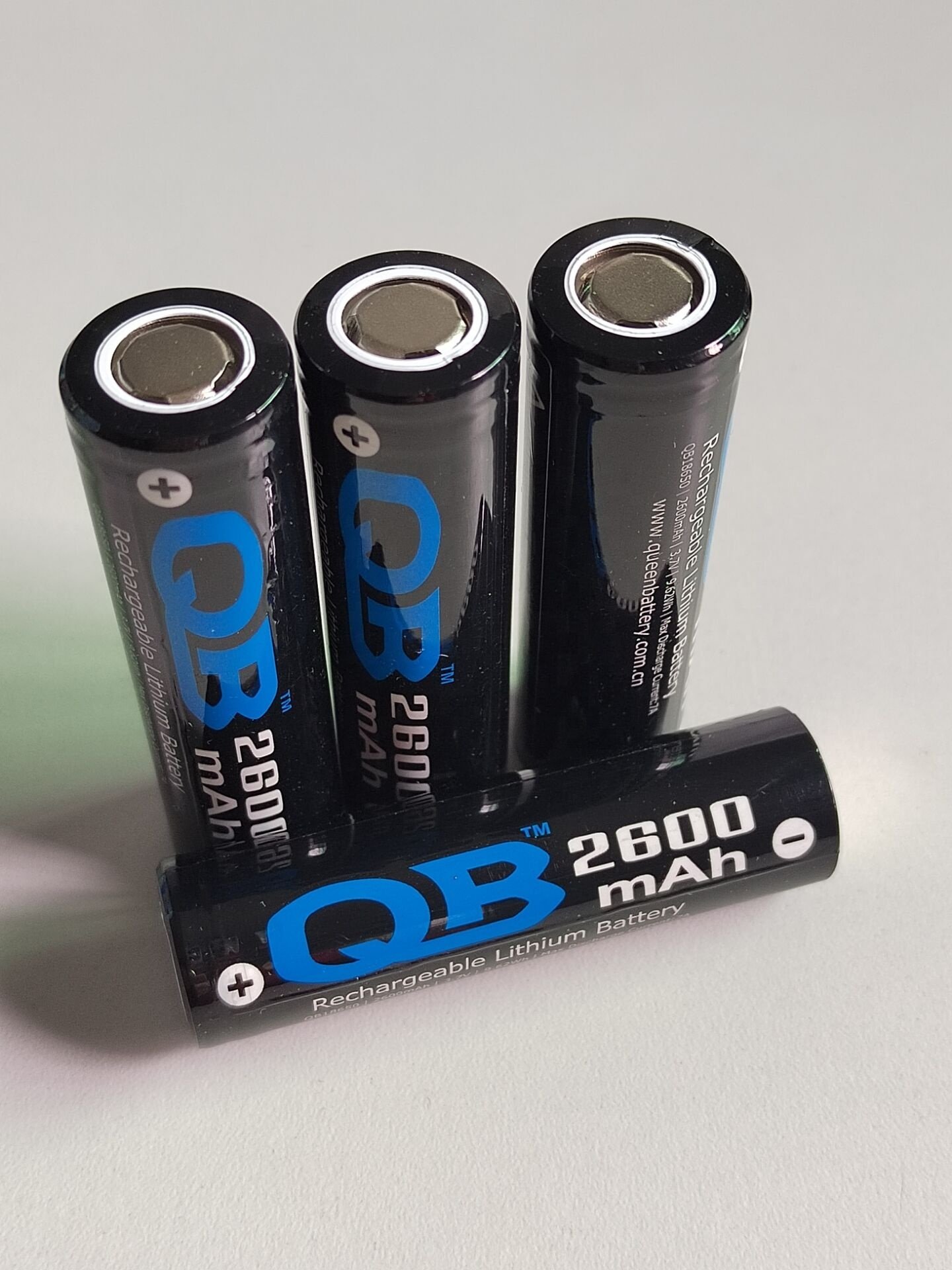 QB18650 2600mAh 7A 3.6V 3.7V 4.2V QB 18650 queenbattery li-ion rechargeable battery cell for laptop torch flashlight