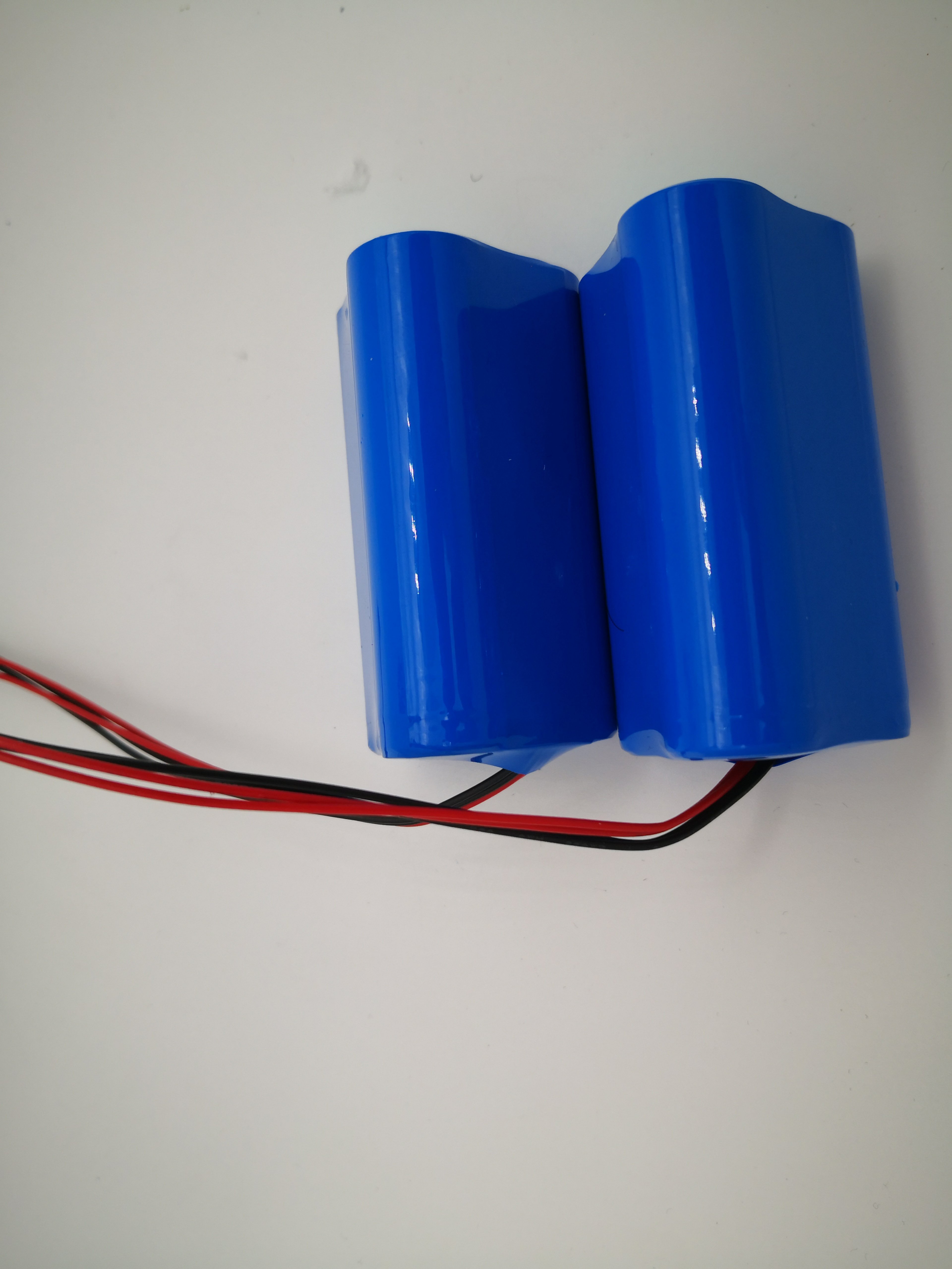Customized 3.7V 7.4V 9.6V 10.8V 11.1V 14.8V 22.2V 24V 25.2V 36V 18650 32700 4400mAh 6600mAh 10Ah Lithium Ion Battery Pack