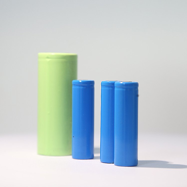 High magnification rechargeable batteries 3.7v lithium ion battery 18500 2000mah lithium ion battery for power tools