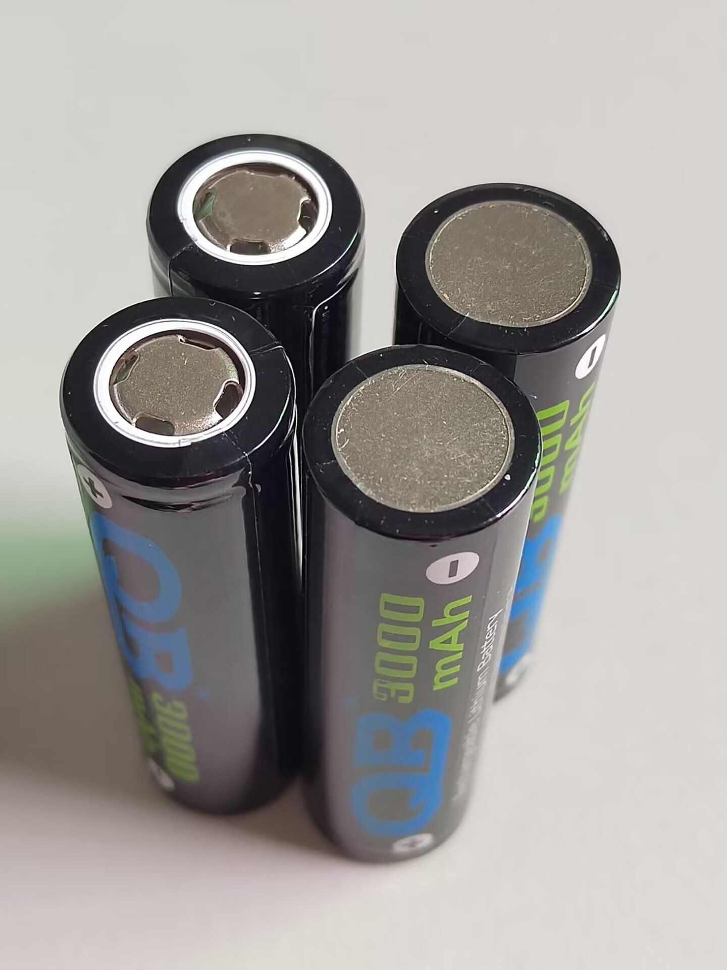 QB18650 3000mAh 3A 1C discharge 3.6V 3.7V 4.2V QB 18650 queenbattery li-ion rechargeable battery for torch flashlight led light