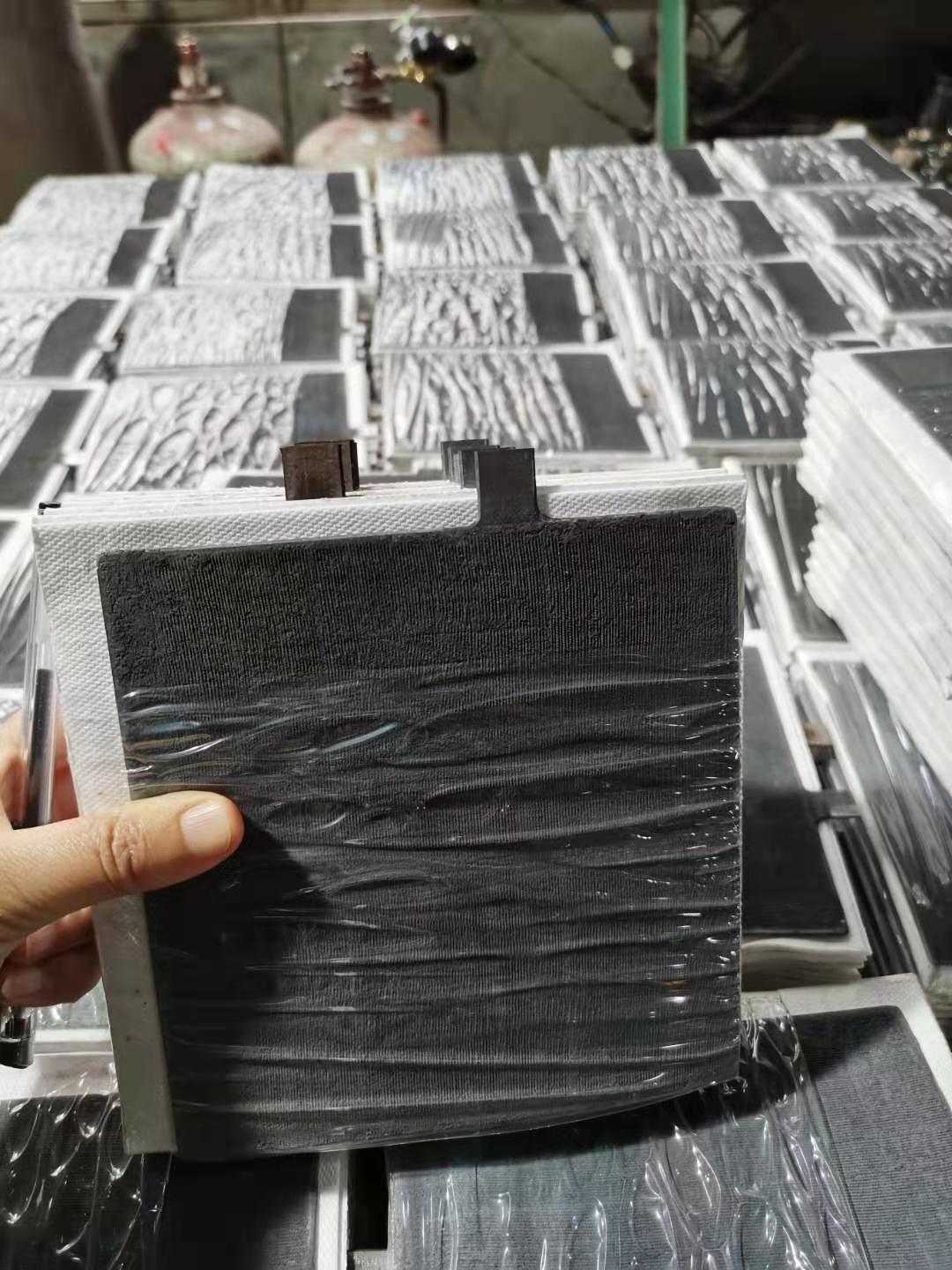 LOW PRICE SOLAR BATTERY 12V100AH FULL CAPACITY FOR LONG LIFE China certificated manufacturer