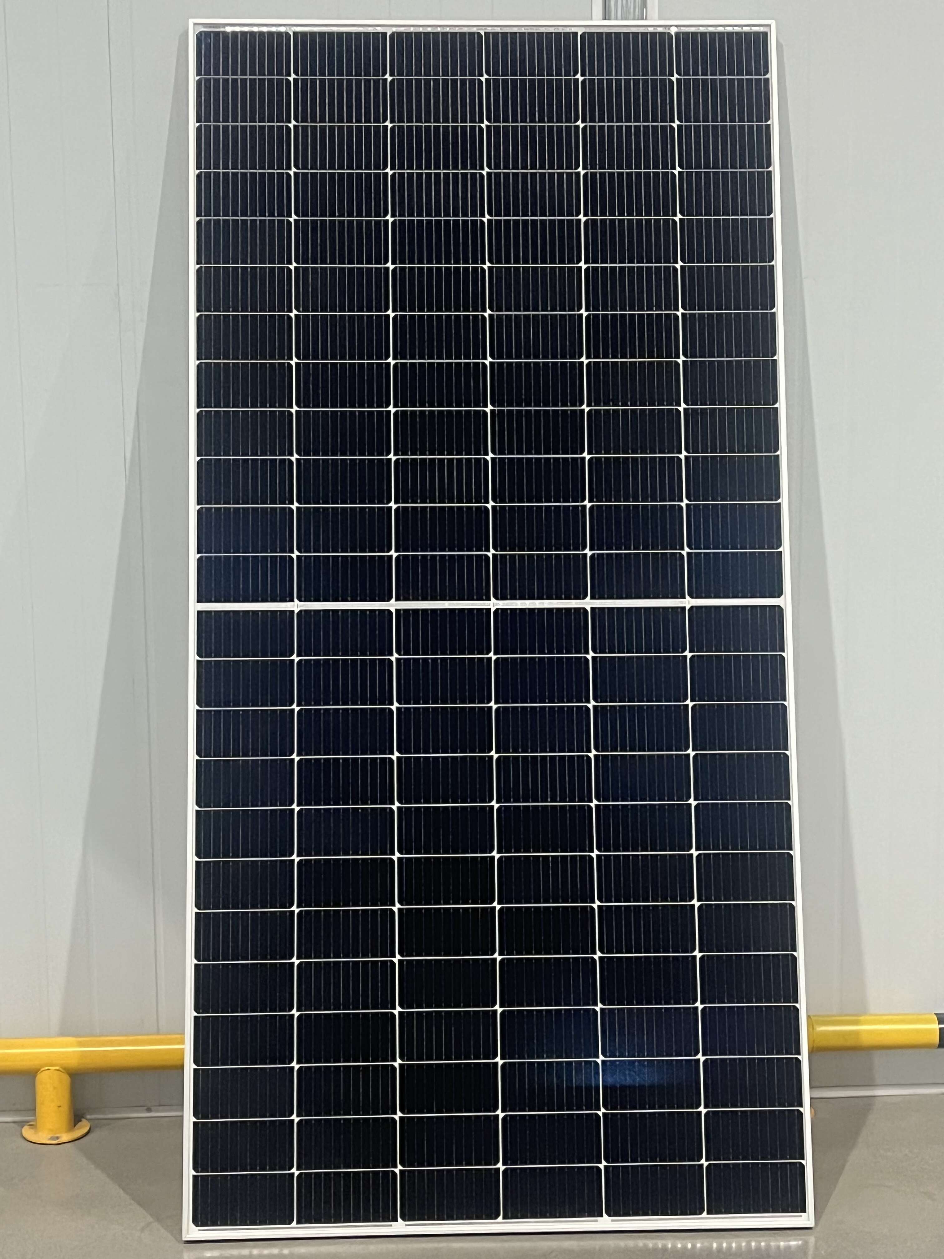 Yangtze 2024 10bb discount large 550w 570w 580w 600w solar panels with 25 years warranty hot sale at cheap price