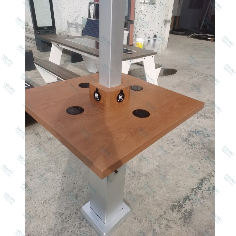 Outdoor Park Smart Solar Powered Energy Mobile Phone Charging Station
