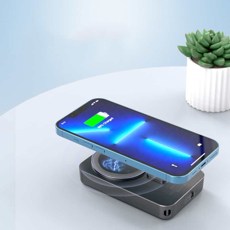 Ultra Slim Magnetic Solar Charger Power Bank 10000mAh for iPhone Waterproof Solar Panel 15W Wireless Charging Outdoor Power Bank