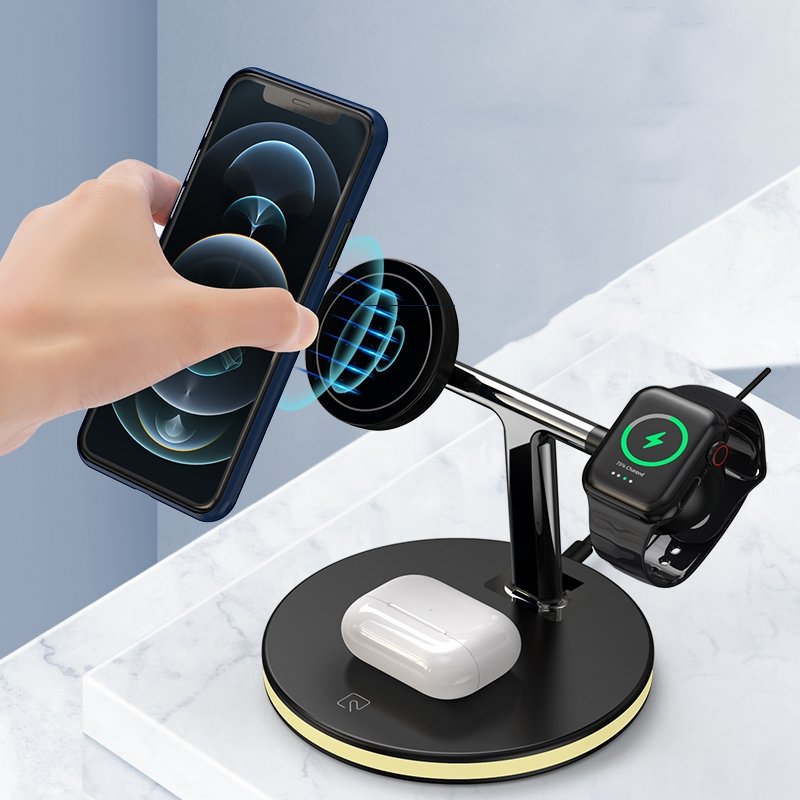 Trending Product 15W 10W Portable Fast Charger Station 3 In 1 Wireless Charger