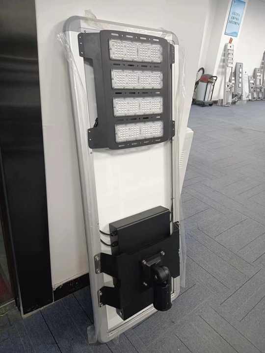 New Products Remote Control Outdoor Waterproof Led Garden Solar Powered Street Light 32W Solar Street Lights