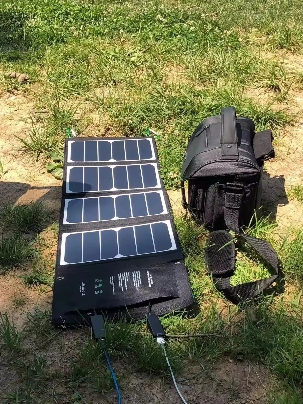 Small Size Portable Folding Solar Panel 28W USB Solar Panel Charger for Campers Power Bank High Efficiency Sunpower Solar Cells