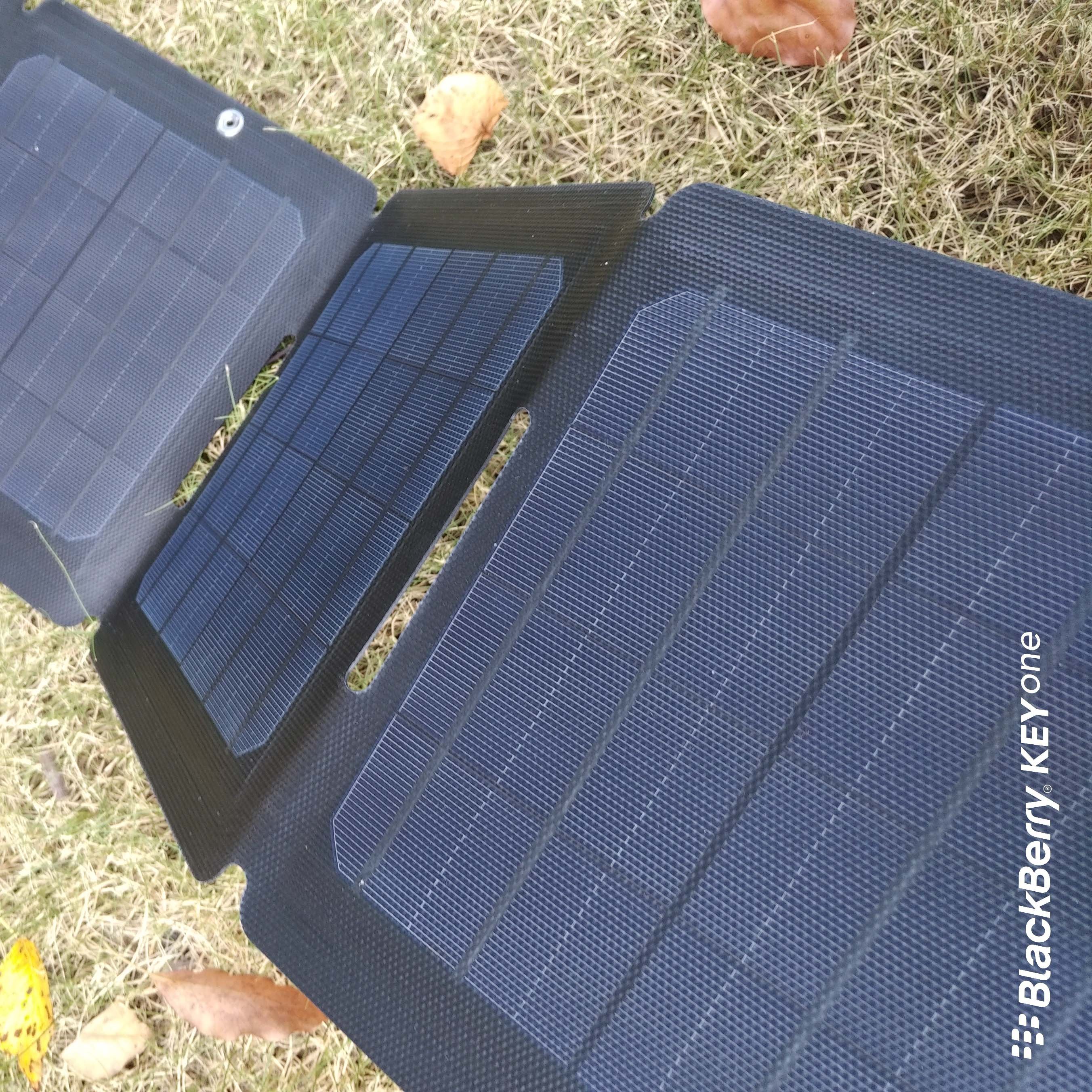 Foldable mini size 21W solar charger for cellphone, GPS, camera batteries