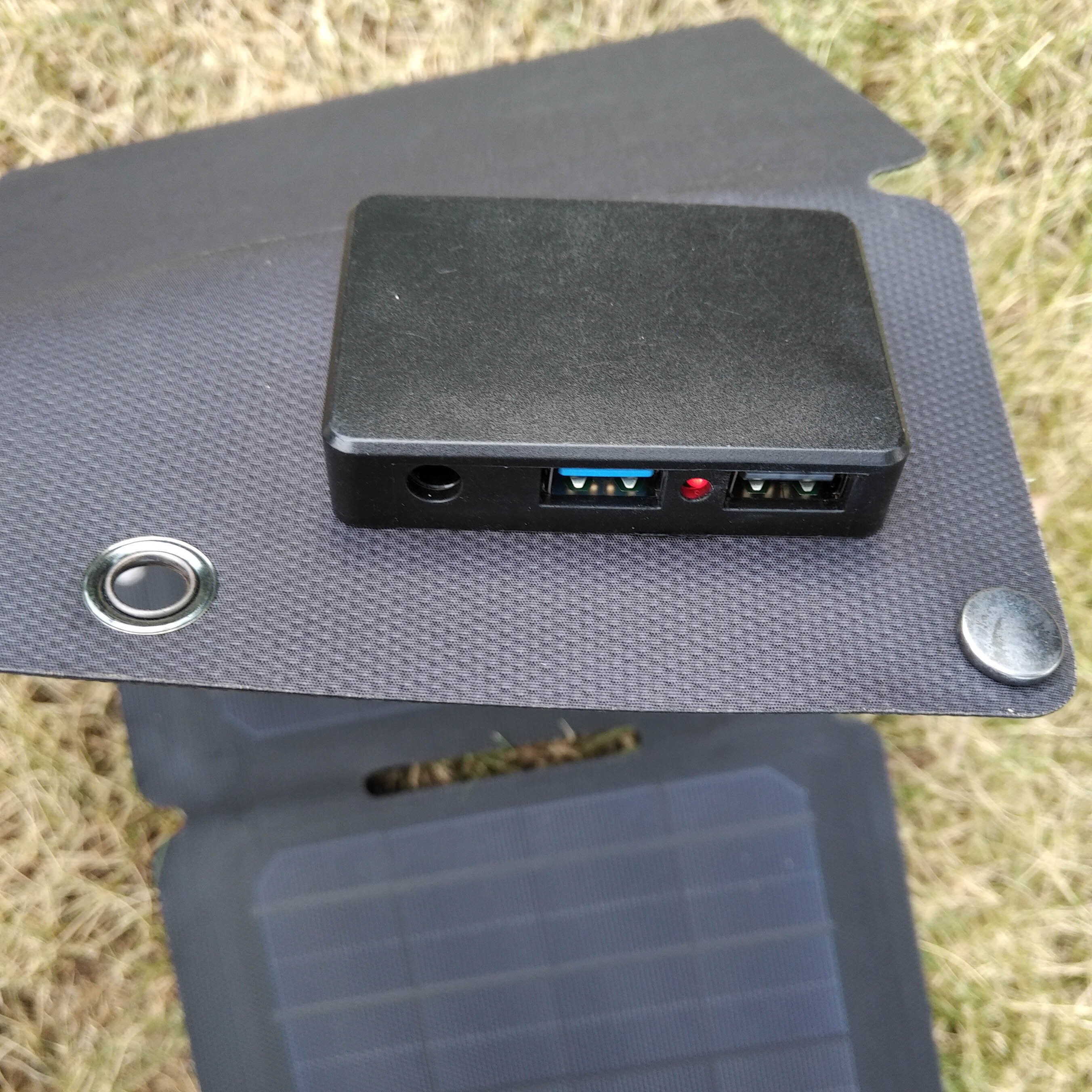 Foldable mini size 21W solar charger for cellphone, GPS, camera batteries