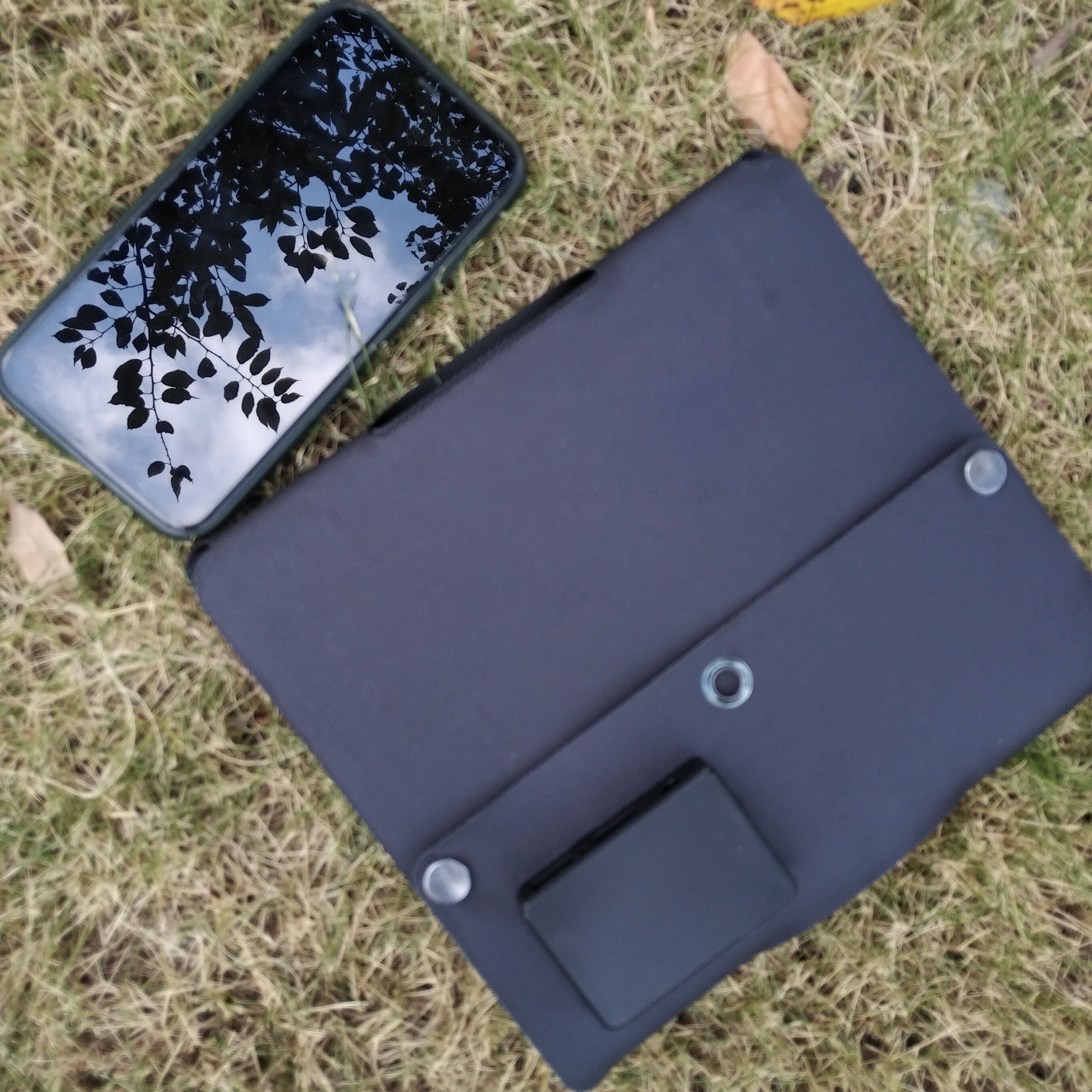Foldable mini size 21W solar charger for cellphone, GPS, camera batteries