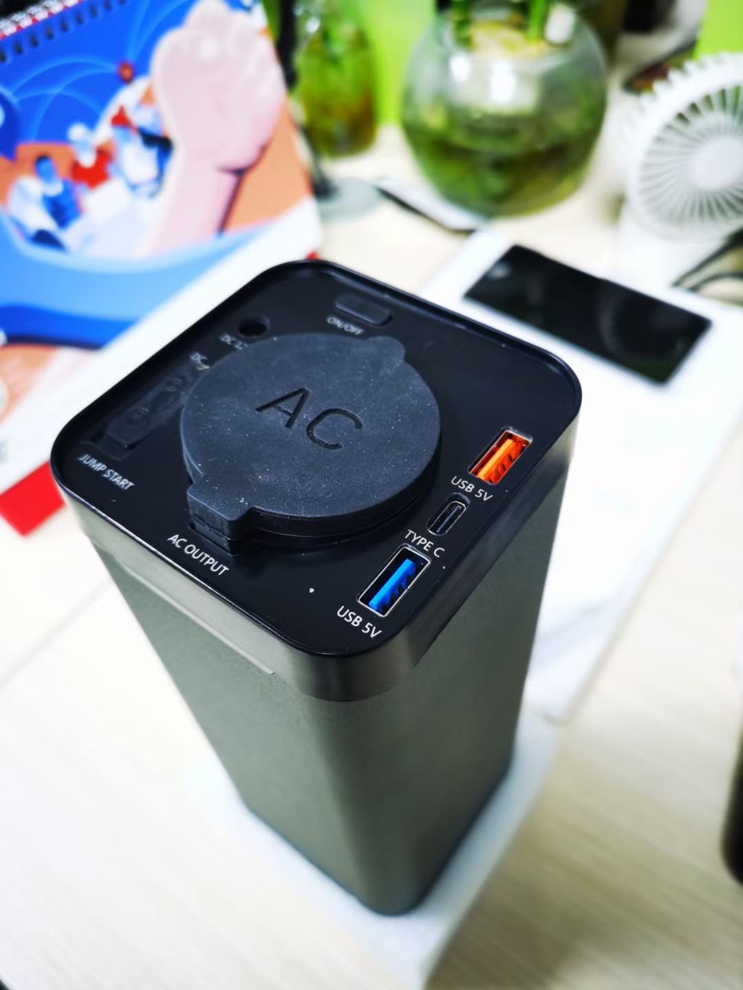 UP200 110V 220v AU UK AC Output Notebook Laptop 150w Solar Energy Portable Power Station AC Power Bank