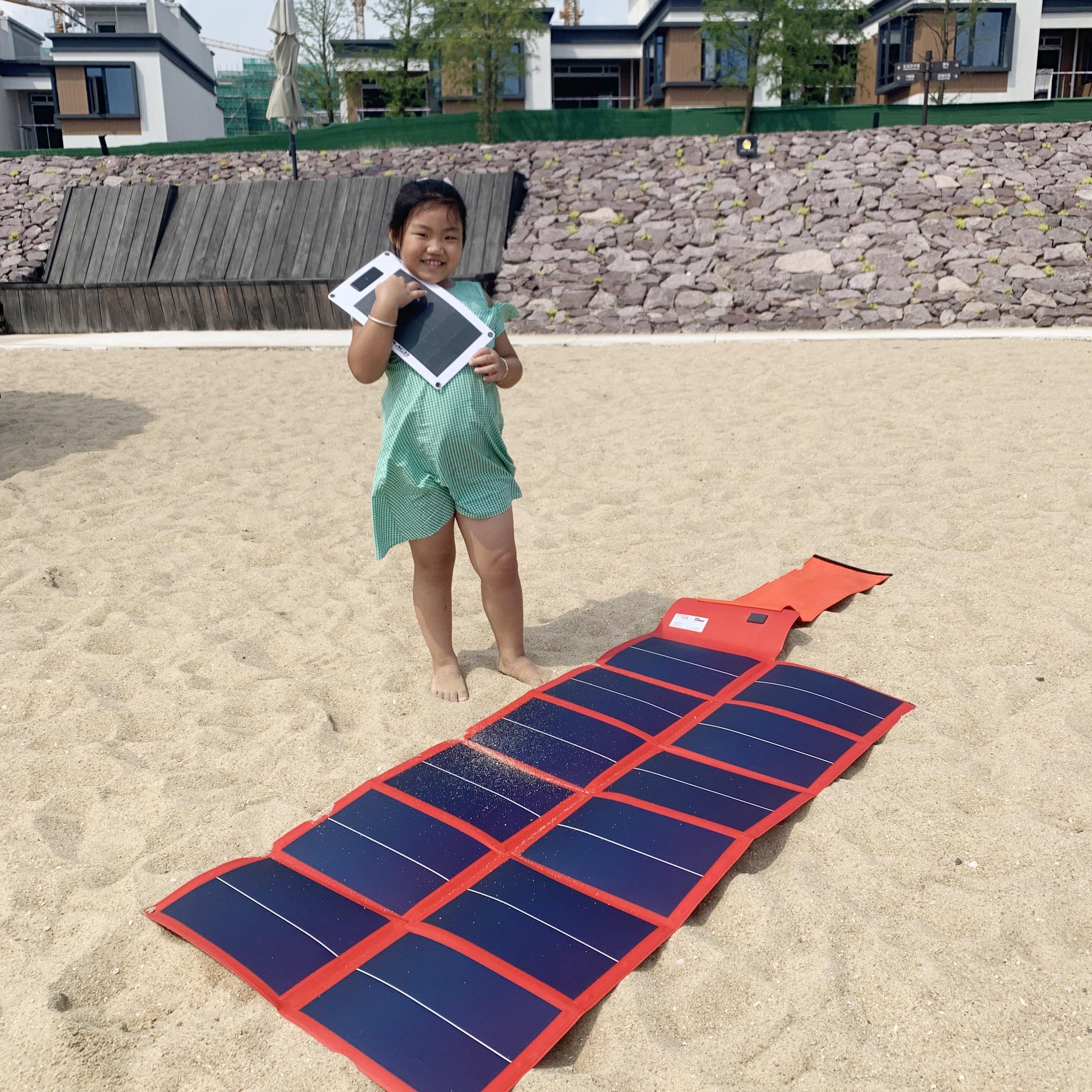 PD Support 75W Flexible Foldable Amorphous Solar Power Panel For Charging 4WD Car Batteries