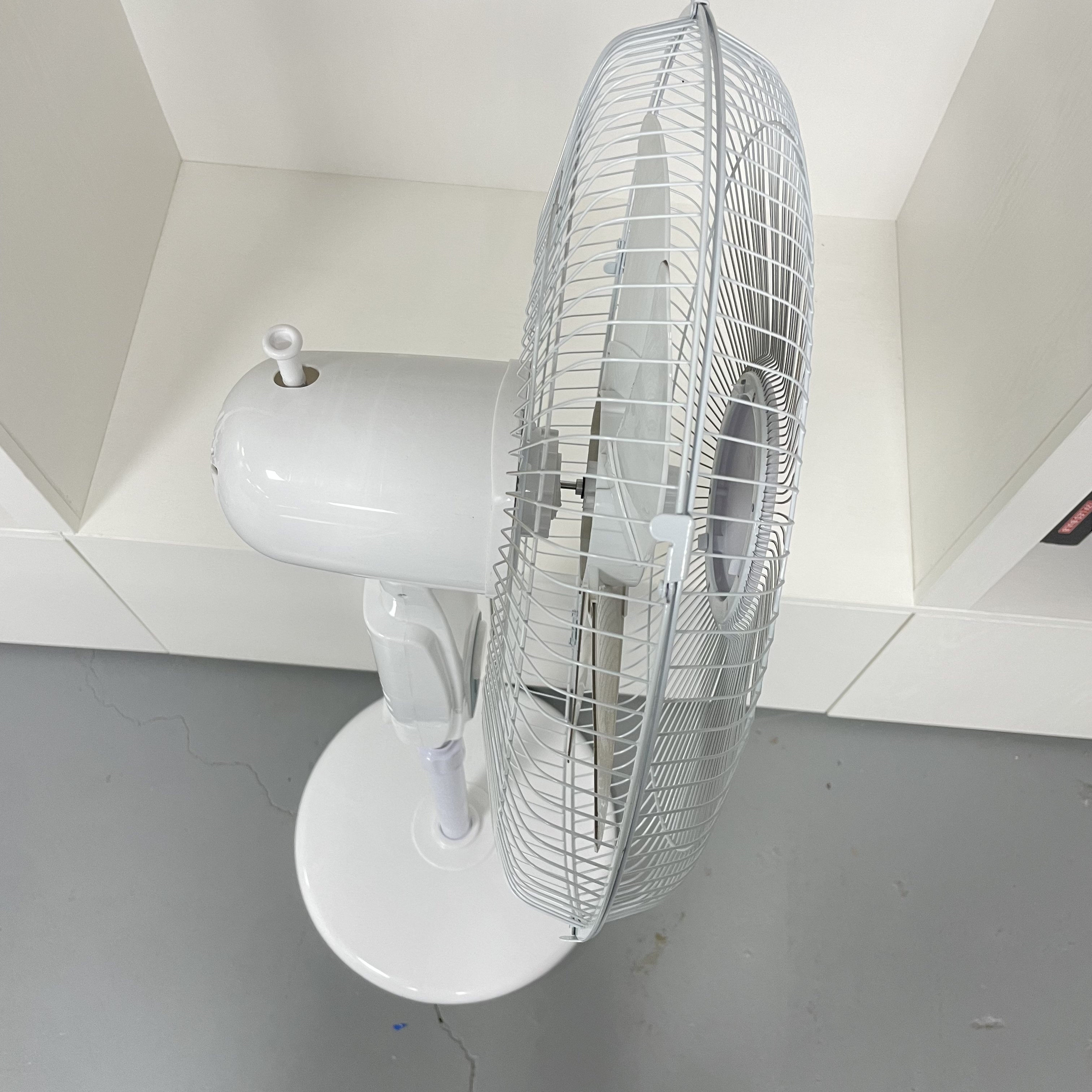 China High Quality YOBOLIFE LM-186 Solar Fan USB Charger 18 Inch Rechargeable Solar Stand Fan With Build in LiFePO4 Battery