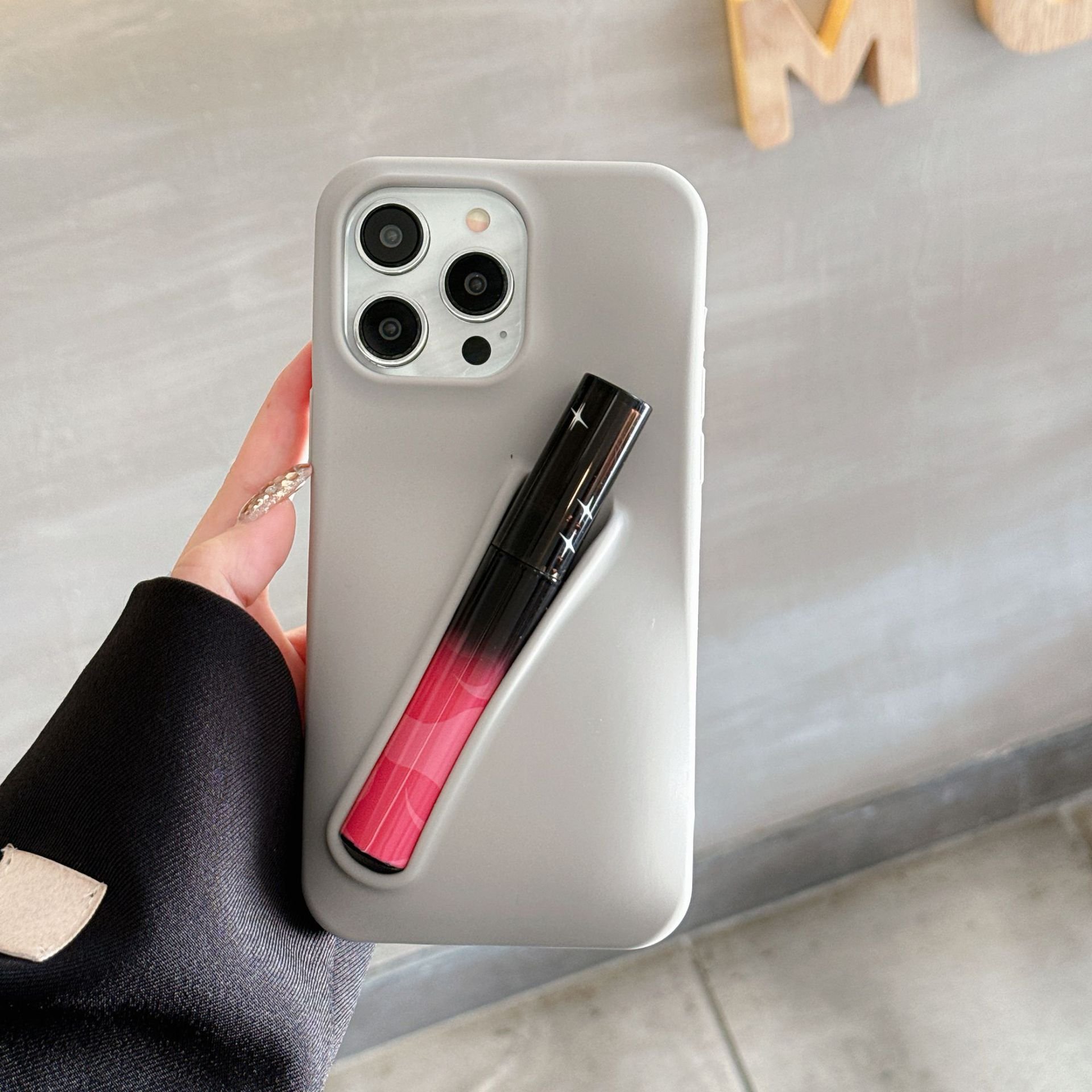 2024 Popular Lipstick Holder Silicone Shockproof Mobile Phone Case for Iphone 15 13 14 16 Pro Max