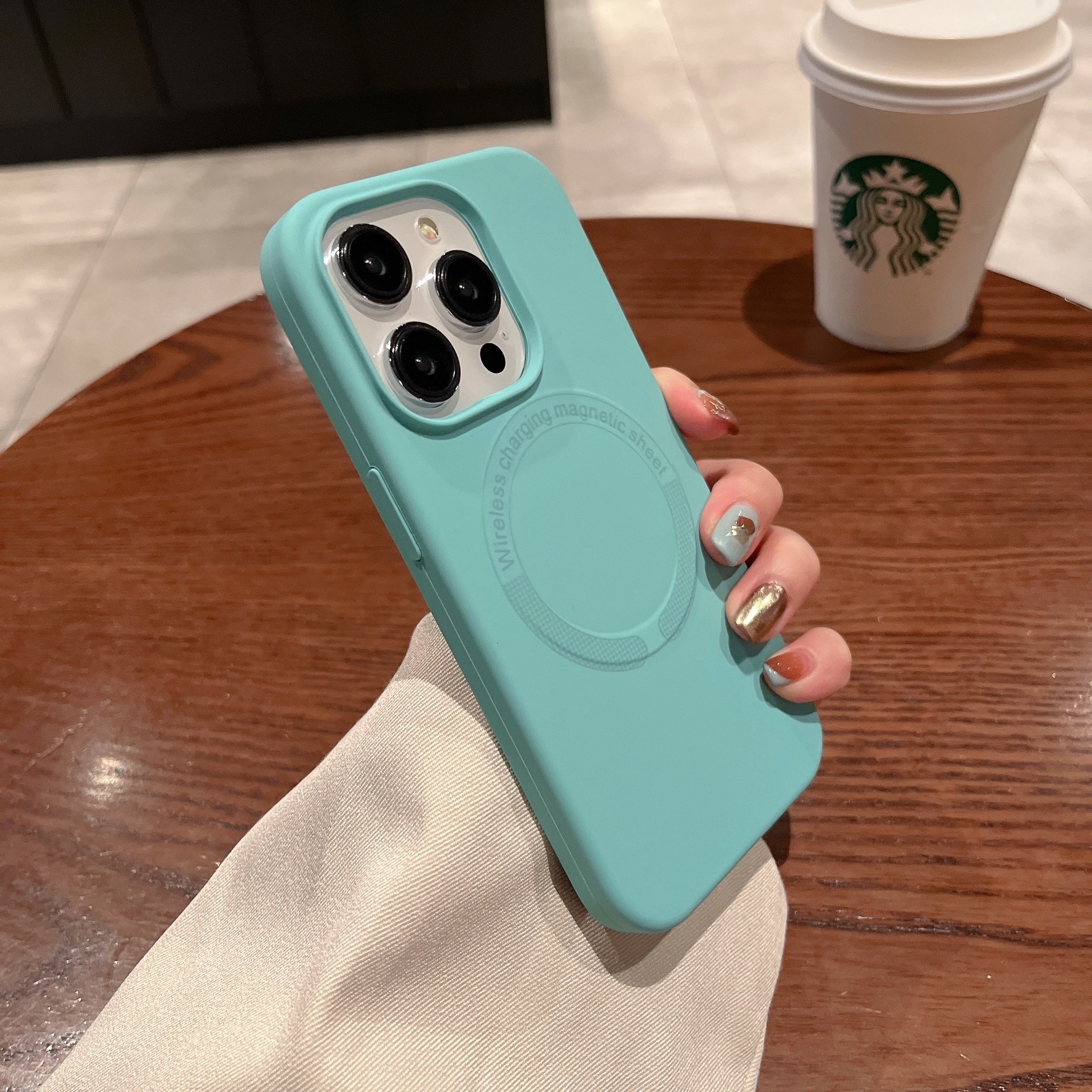 Hot Sale Wireless Charging Magnetic Cover Soft Liquid Silicone Mobile Phone Case iPhone 15 16 Pro Max Compatible iPhone 16ProMax