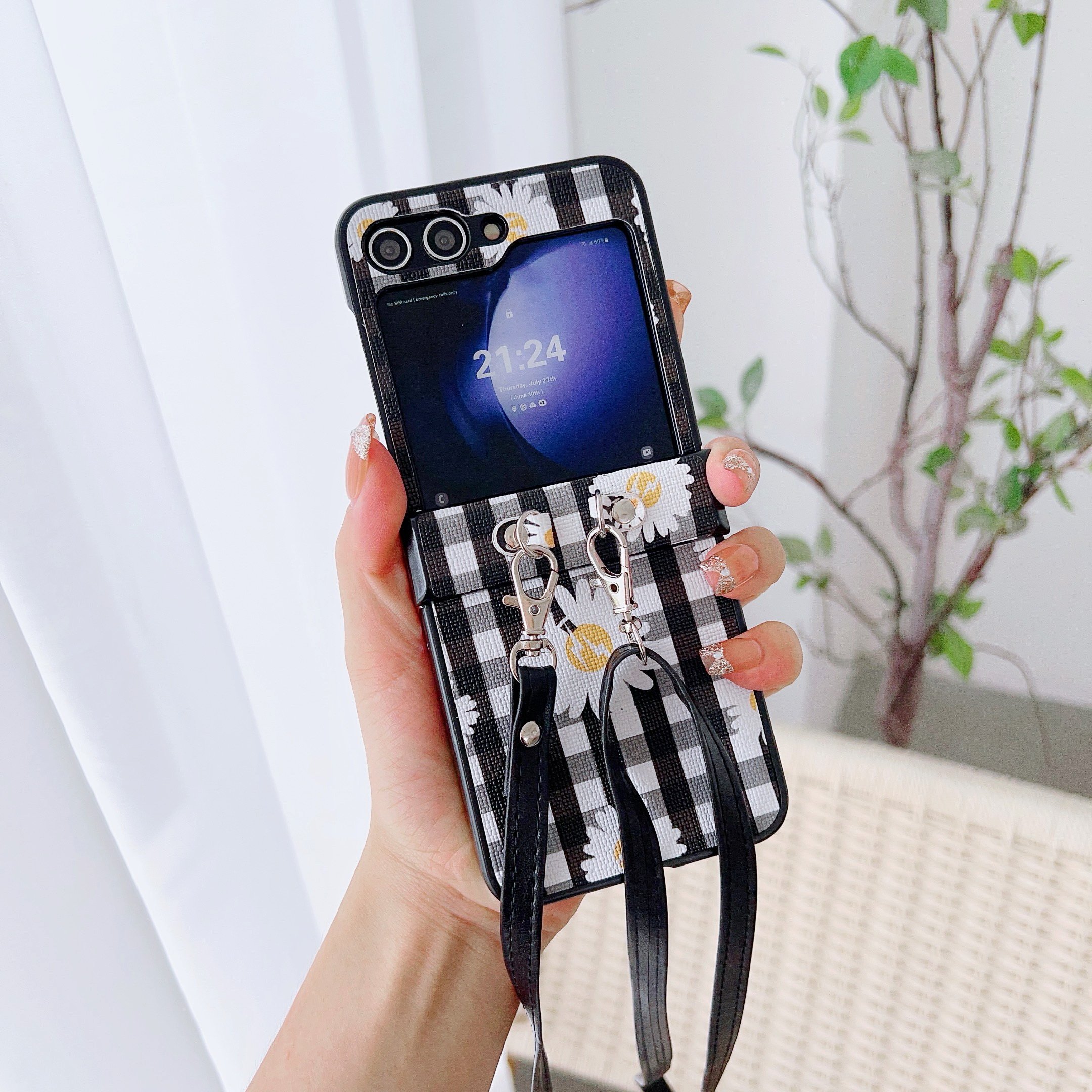 2024 New Fashion Checkerboard Pattern Mobile Phone Cases with Bracelet for Samsung Galaxy Z Flip 6 5 4 3 Vivo XFlip