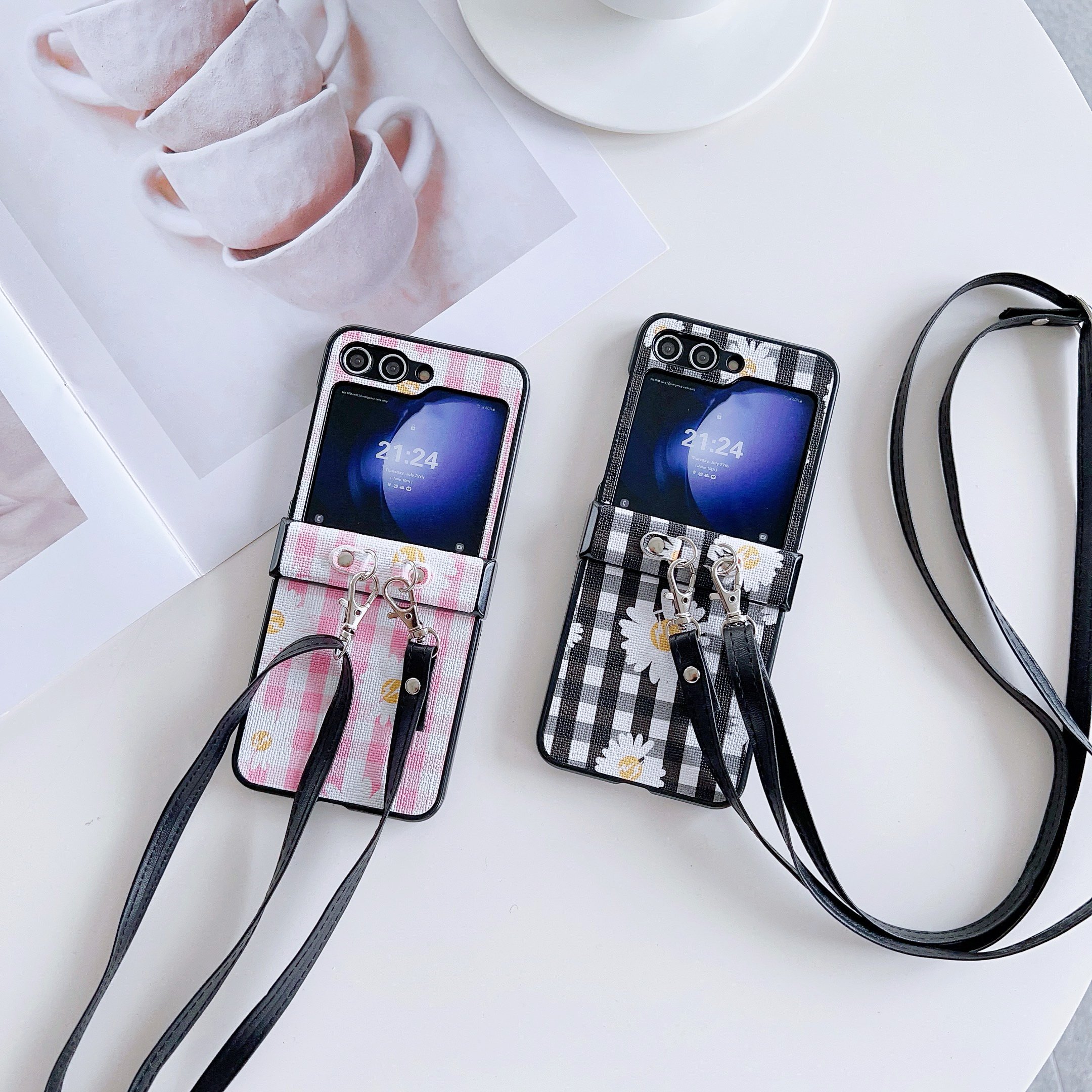 2024 New Fashion Checkerboard Pattern Mobile Phone Cases with Bracelet for Samsung Galaxy Z Flip 6 5 4 3 Vivo XFlip