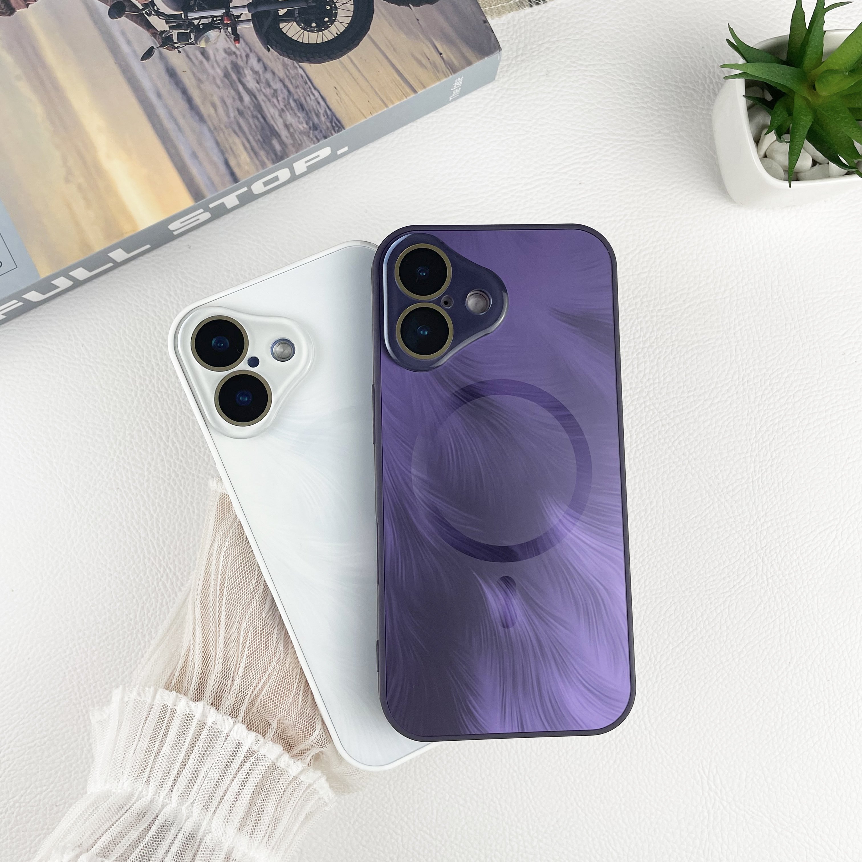 Newest trendy Luxury TPU+PC Laser feather pattern Design phone case, Magnetic Wireless Charging cover For IPhone 16 Pro Max