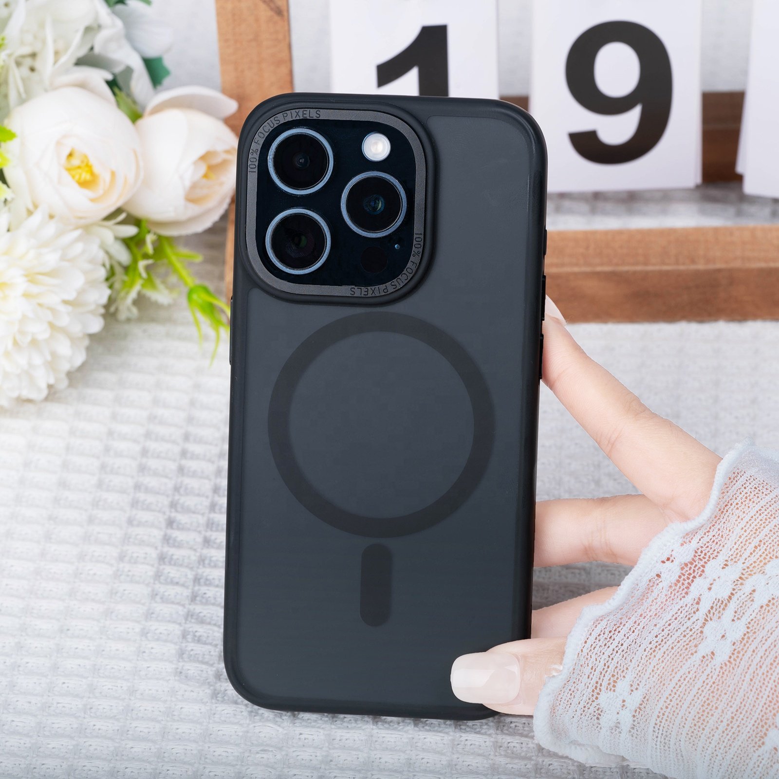 Top Seller Magnetic Wireless Charging Shockproof Cover For iPhone 12 13 14 15 16 Mobile Phone Cases