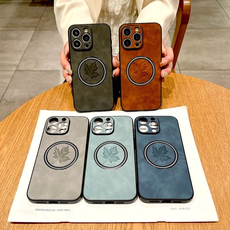 New Retro Leather Maple Leaf Luxury Magnetic Cell Mobile Phone Cases for iPhone 16 15 Pro Max 14 Plus 13 12 11 Pro XS XR