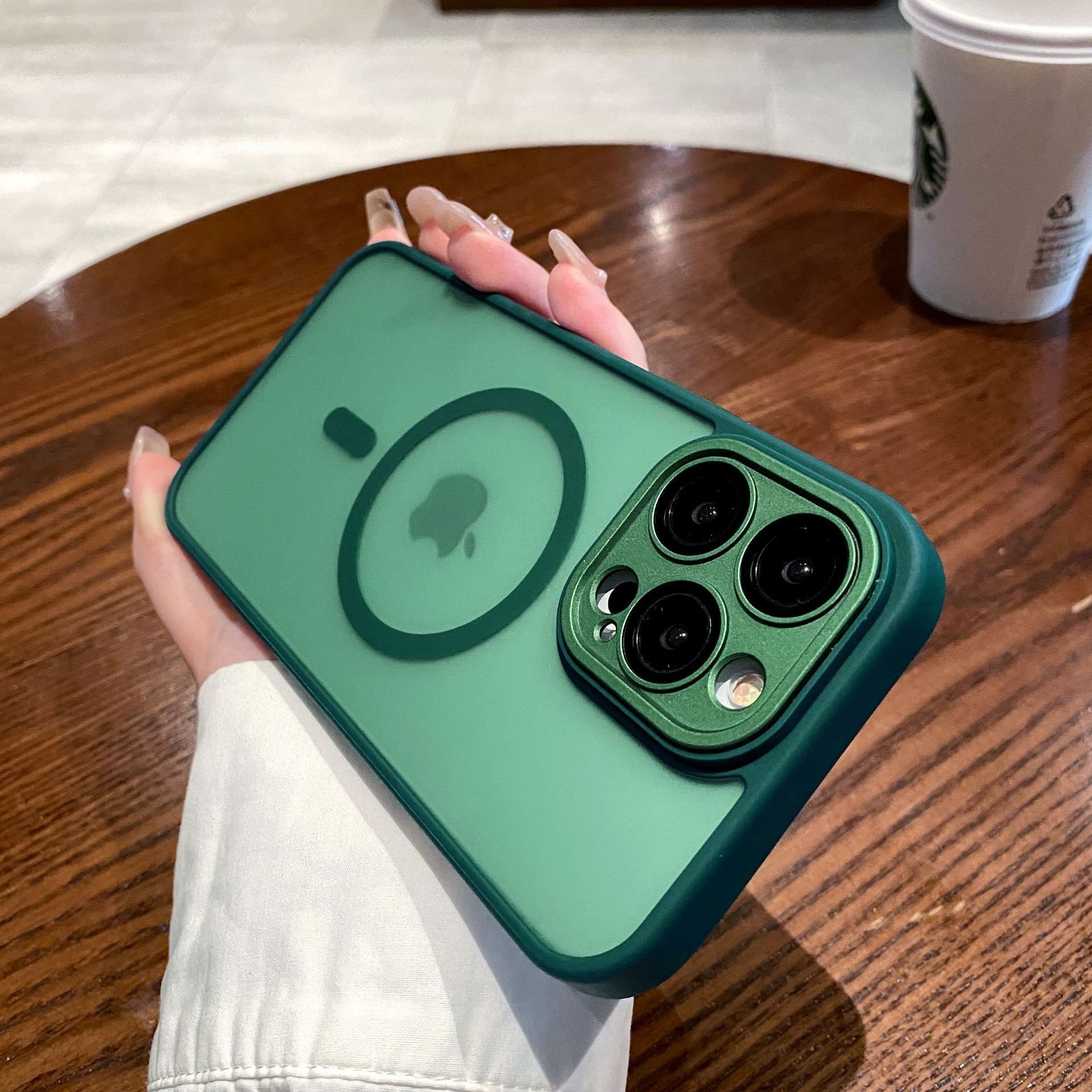 Soft Skin Sensitive Magnetic Case Premium For Apple 16 Pro Max Shell 2024 Wholesale Custom Mobile Phone Fashion Case
