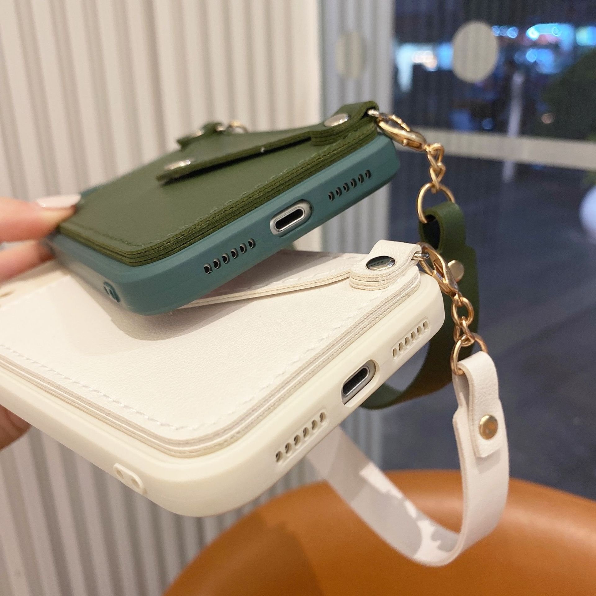 The Cheapest Chain hand bag Mobile phone protective case For iPhone 15 Pro Max with card holder stylish mobile phone case Bags
