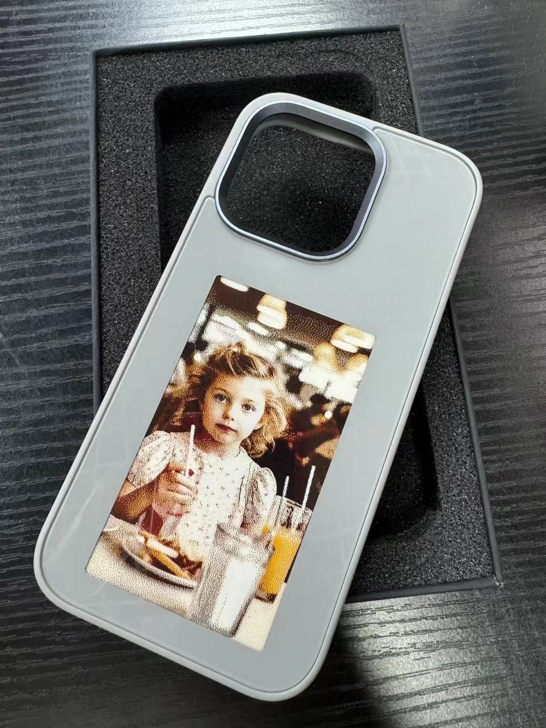 Luxury Business Design Display Accessory Silicone NFC E Ink Smart cover Mobile Phone Case for iPhone 14 15 16 Pro Max Promax 5G