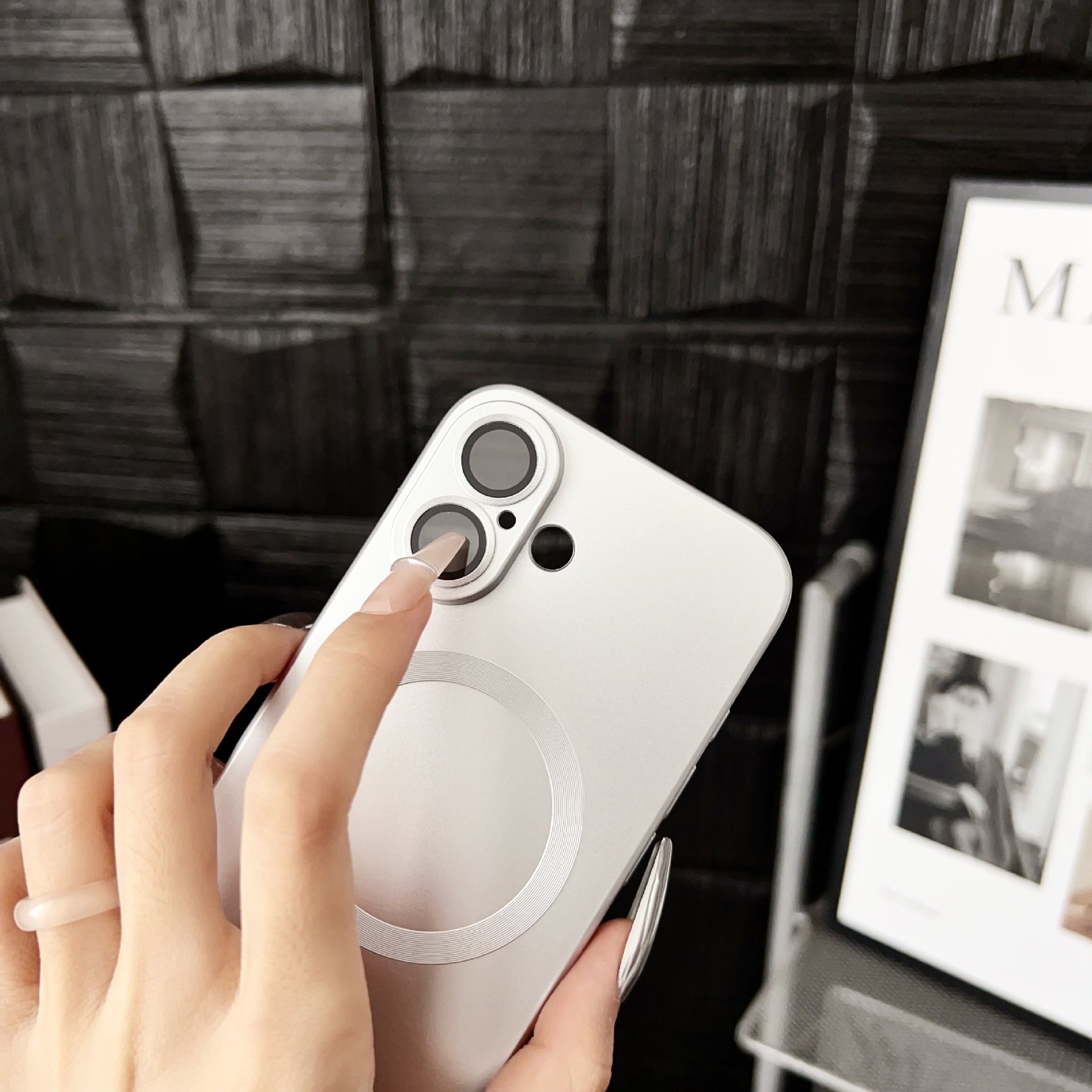 New design metallic paint anti-fingerprint magnetic suction phone case for iPhone 15 16 promax phone accessories with lens film