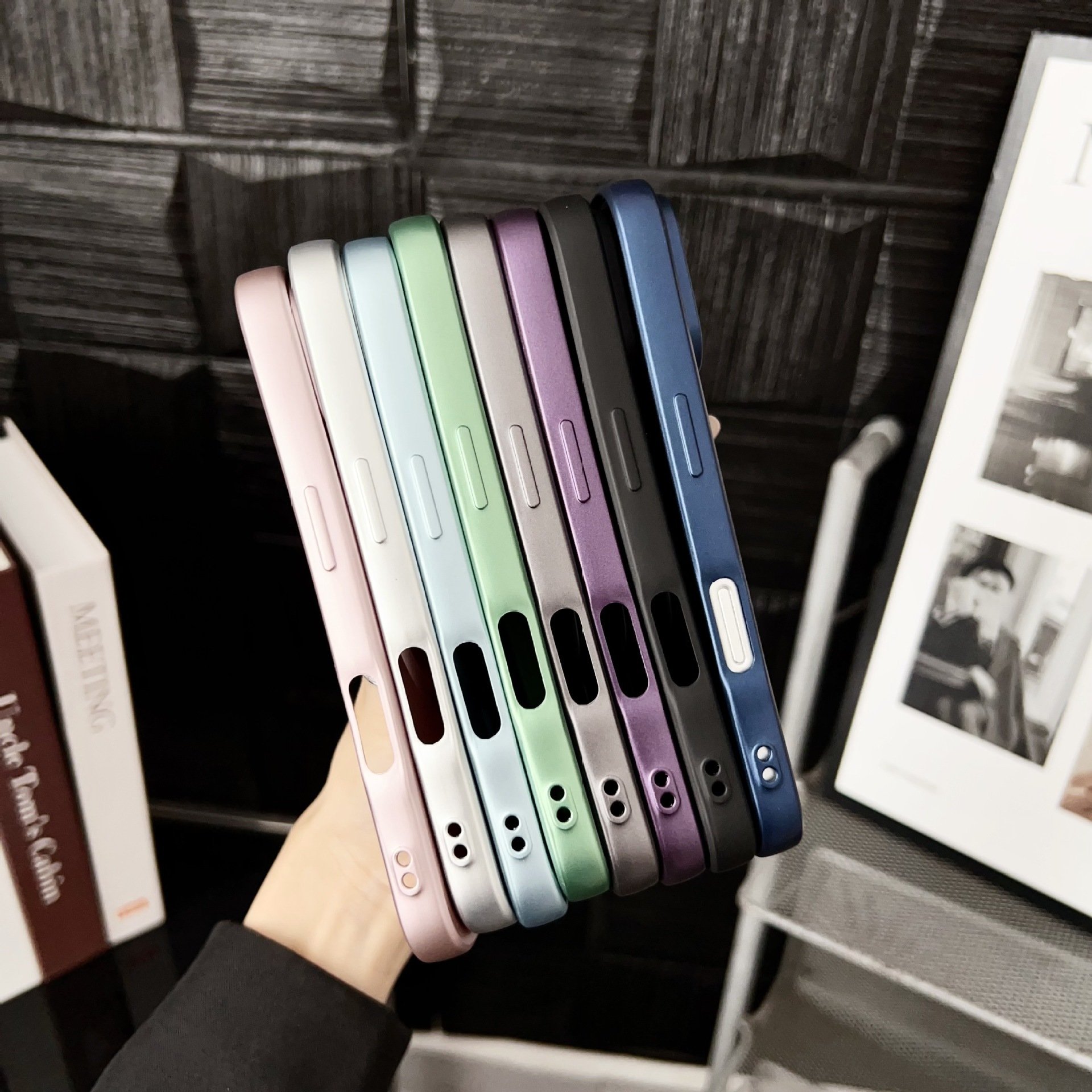 New design metallic paint anti-fingerprint magnetic suction phone case for iPhone 15 16 promax phone accessories with lens film
