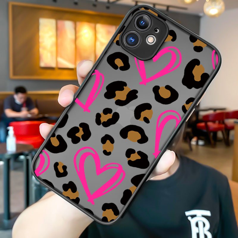 High quality love Leopard hard Mobile phone Case For iPhone 15 pro