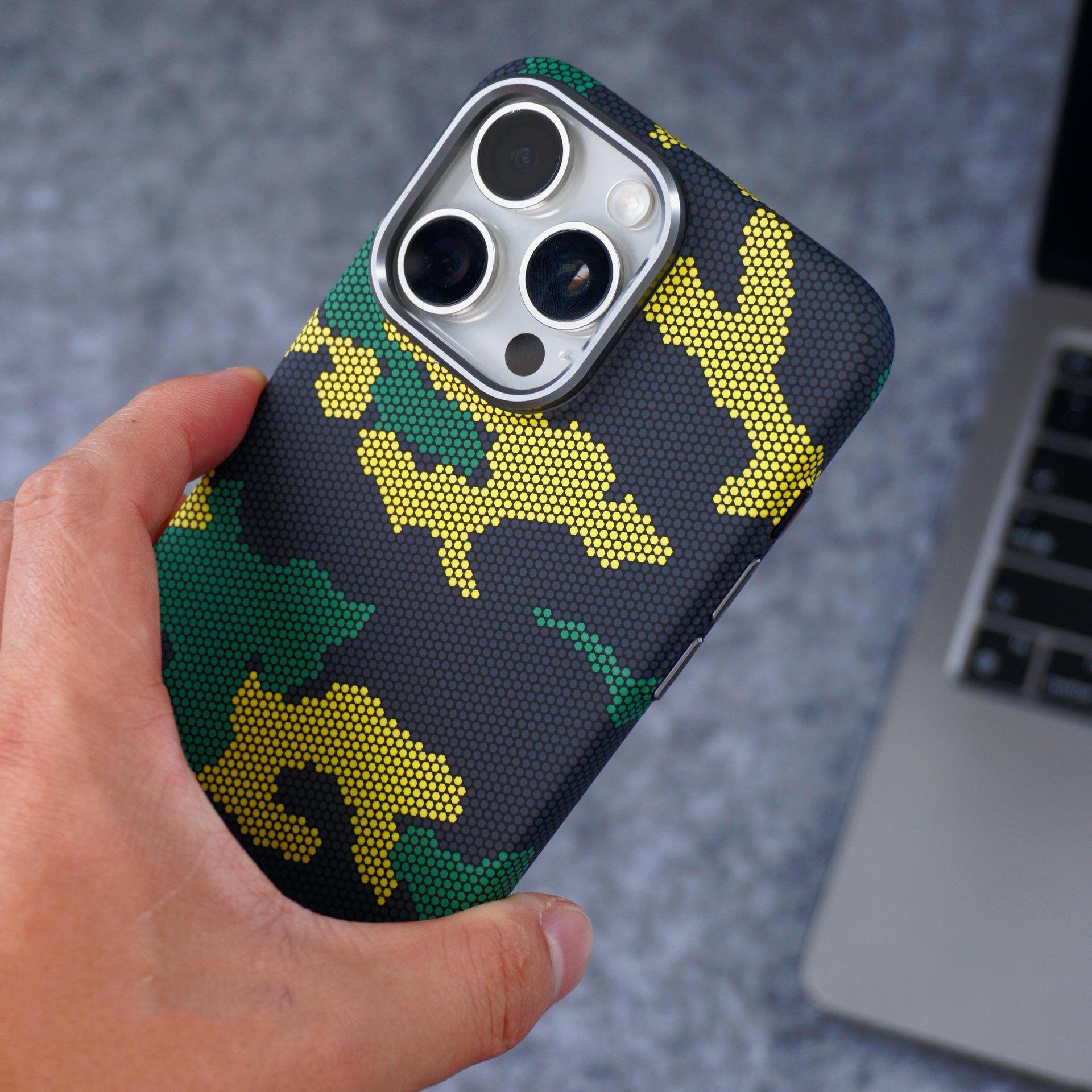 New Luxury Design Business Magnetic Shockproof Carbon PC Back Cover for iPhones 14 15 16 Pro Max 13 Mobile Phone Case accesory