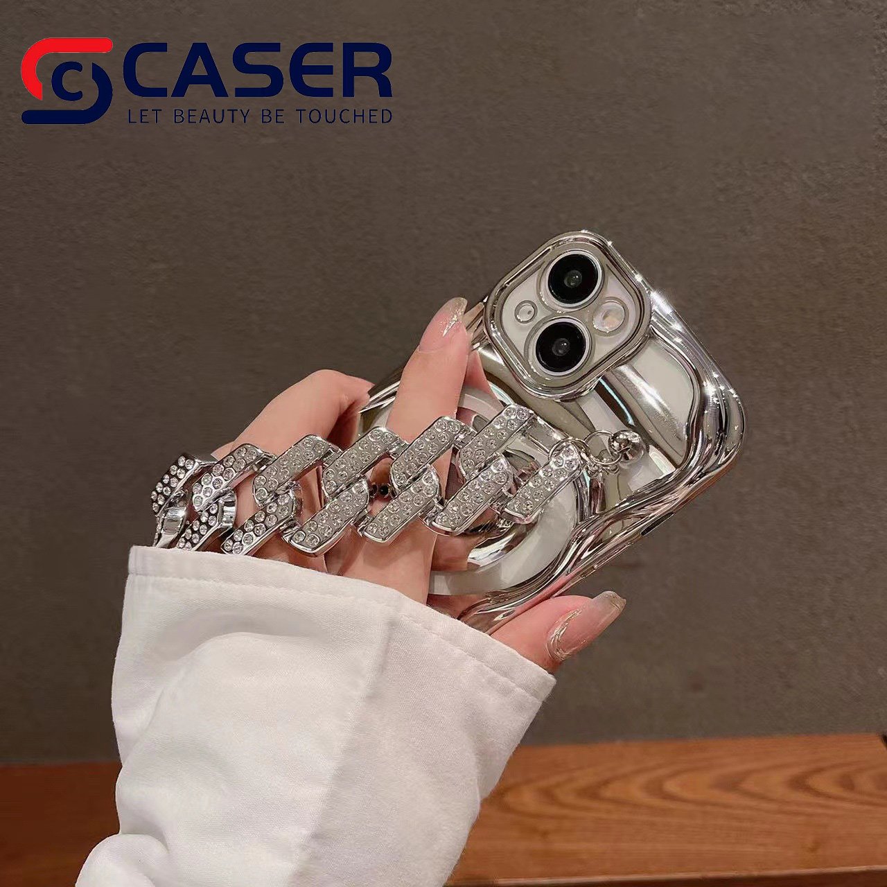 Luxury Electroplated Hollow Heart Mobile Phone Case With Diamond Chain Heat Dissipation Phone Case For Iphone 16 15 14 13