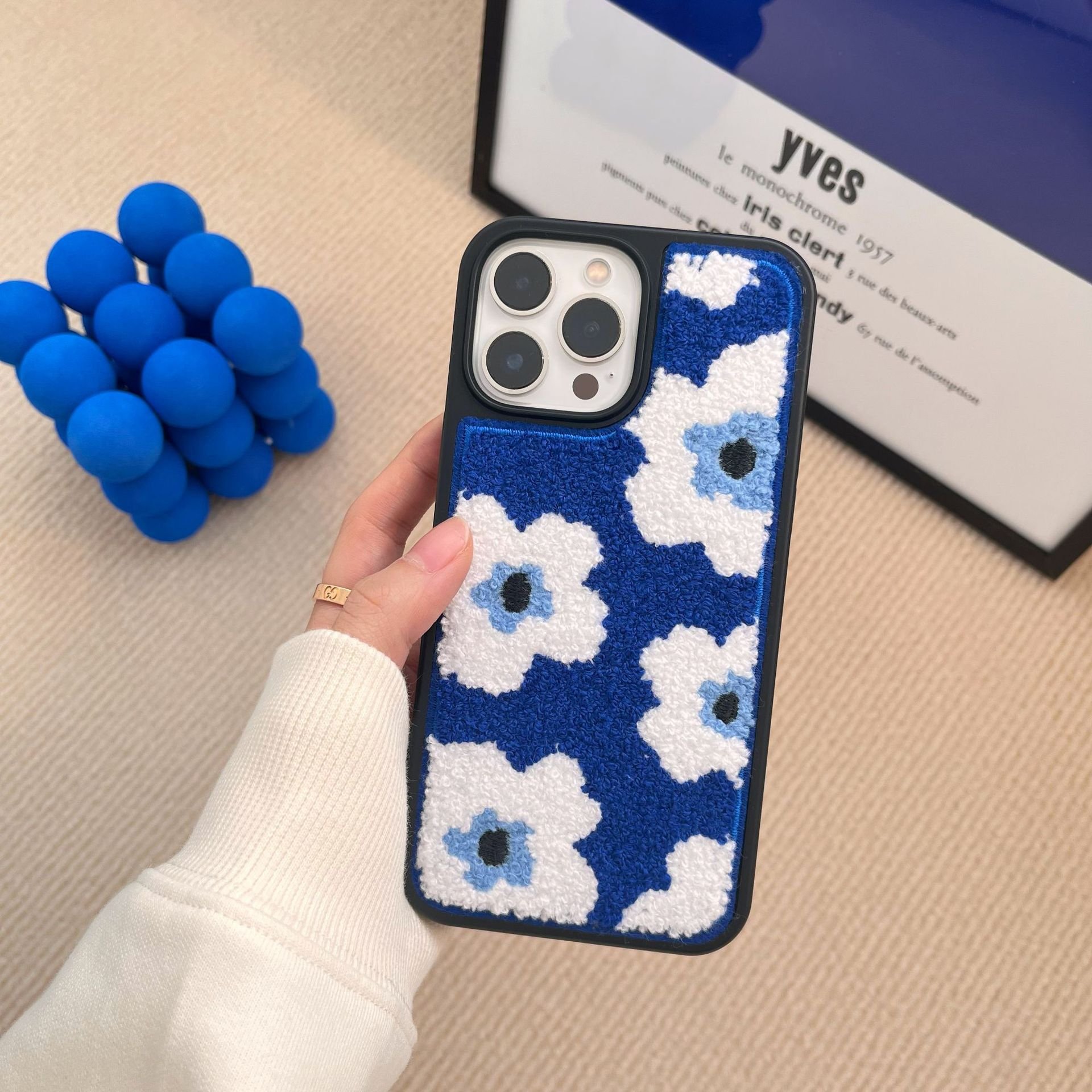 Niche retro autumn and winter plaid plush veneer embroidered flower square mobile phone case suitable for iPhone16 15 14 Pro Max