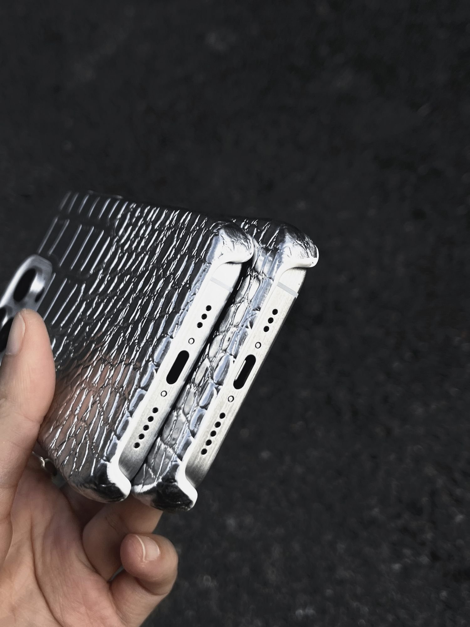 High Quality Silver Crocodile Patterned PU Leather Phone Case for iPhone 15 14 13 12 Pro Max 11