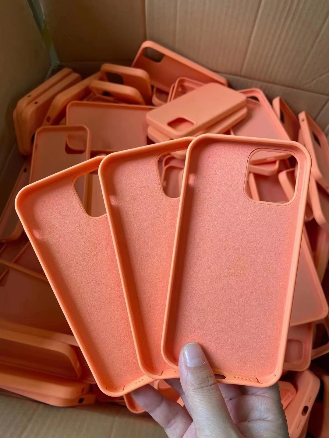 Microfiber Silicone Phone Case for Apple iPhone 11 12 13 14 15 16 Pro Max Plus 7 8 Plus X XS Max Phone Case Cover Wholesale