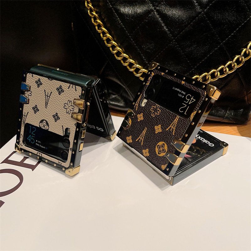 Luxury Fashion Retro Flower Square Case For Samsung Galaxy Z Flip 5 4 ZFlip 3 5G Diamond Ring Holder Shockproof Cover Fundas